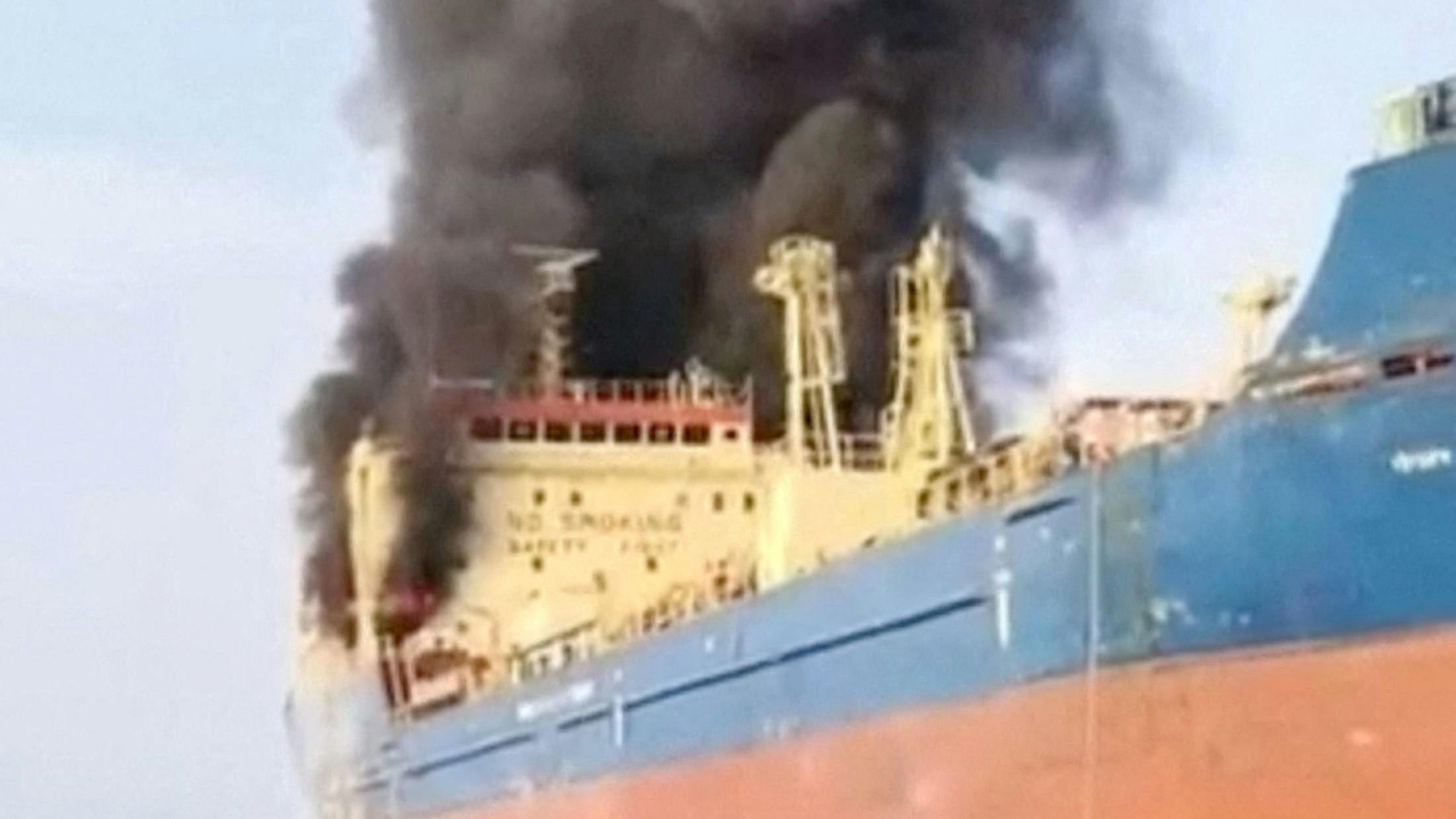 Der Öltanker Skylight wurde am Sonntag rund fünf Seemeilen vor der Küste von Musandam, Oman, angegriffen.