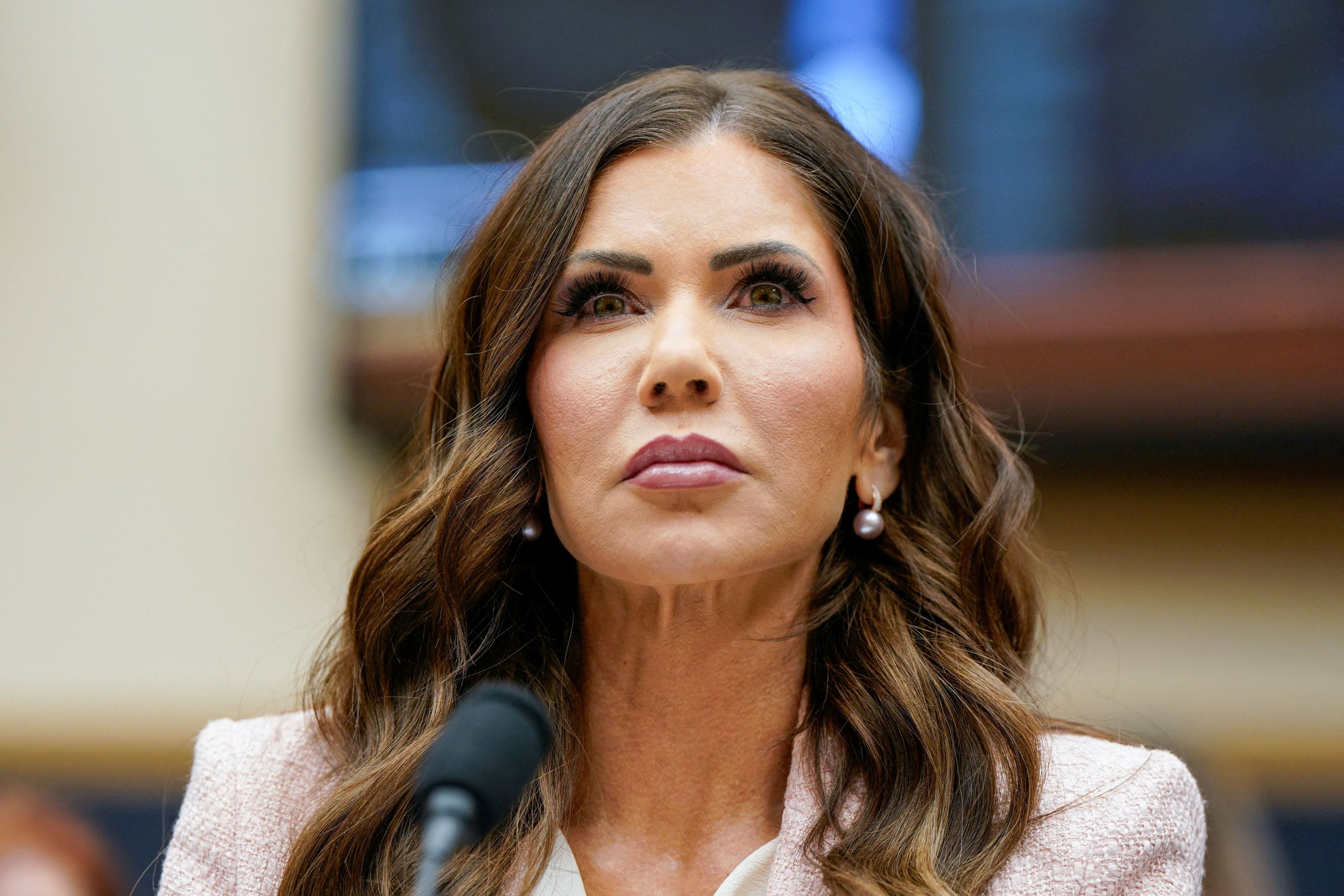 Die 54-Jährige war bisher als das Gesicht der von Trump angeordneten Massenabschiebungen von Migranten bekannt.