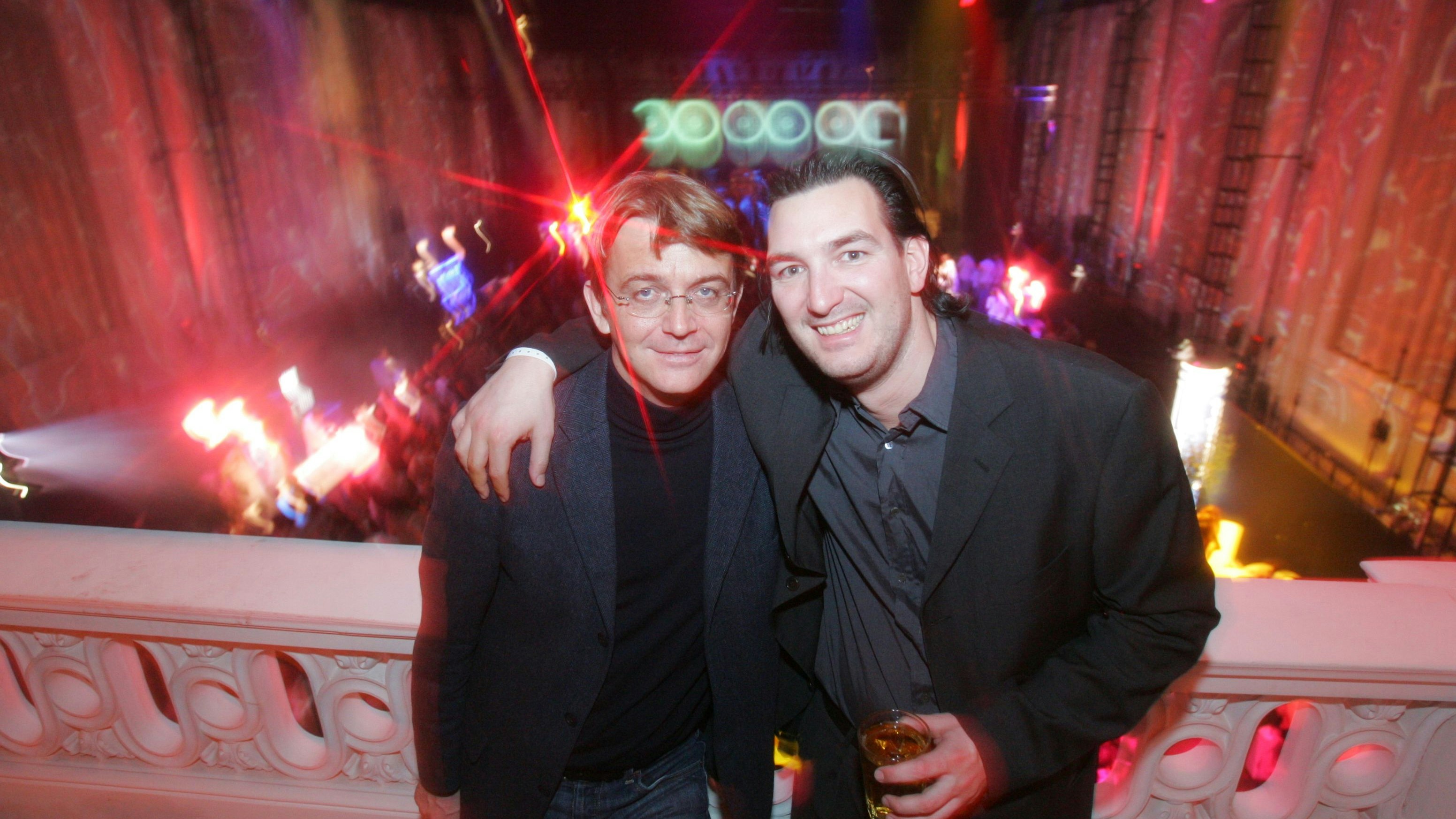 Hannes Jagerhofer war beim ersten Discofieber vor 20 Jahren dabei - hier mit Veranstalter Joachim Bankel