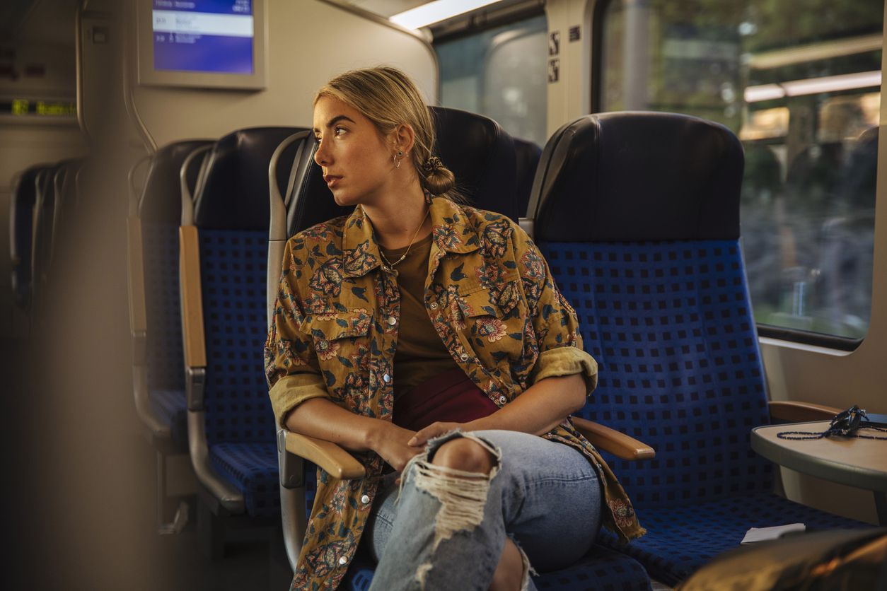 Im Zug müssen sich Fahrgäste nicht anschnallen.