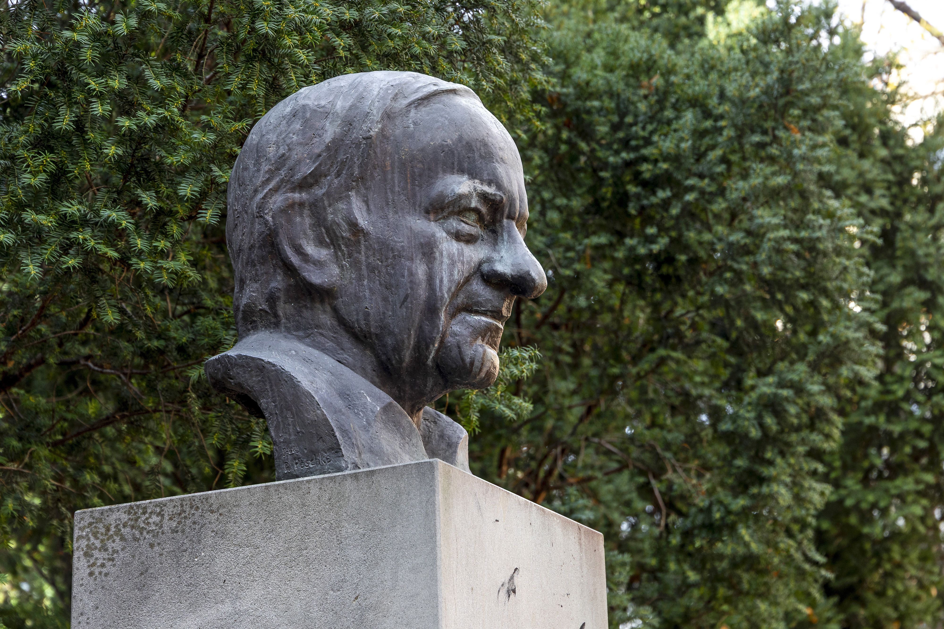 Gegen SOS-Kinderdorf Gründer Hermann Gmeiner kamen neue Missbrauchsvorwürfe ans Licht.