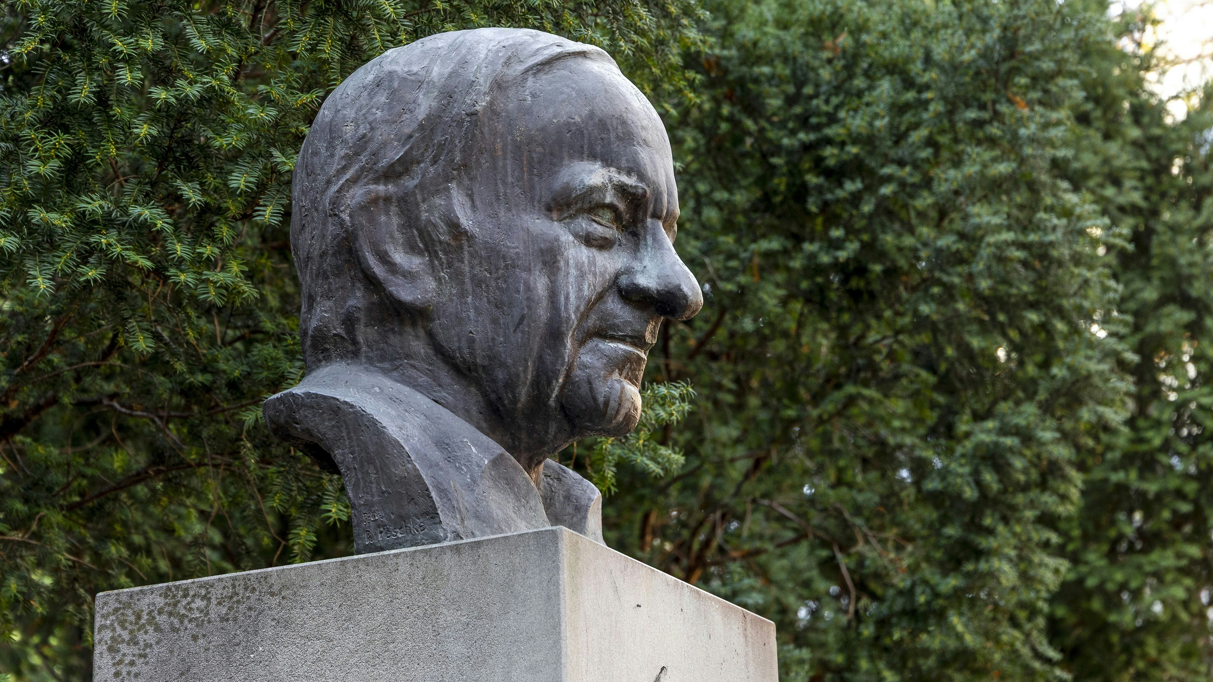 Gegen SOS-Kinderdorf Gründer Hermann Gmeiner kamen neue Missbrauchsvorwürfe ans Licht.