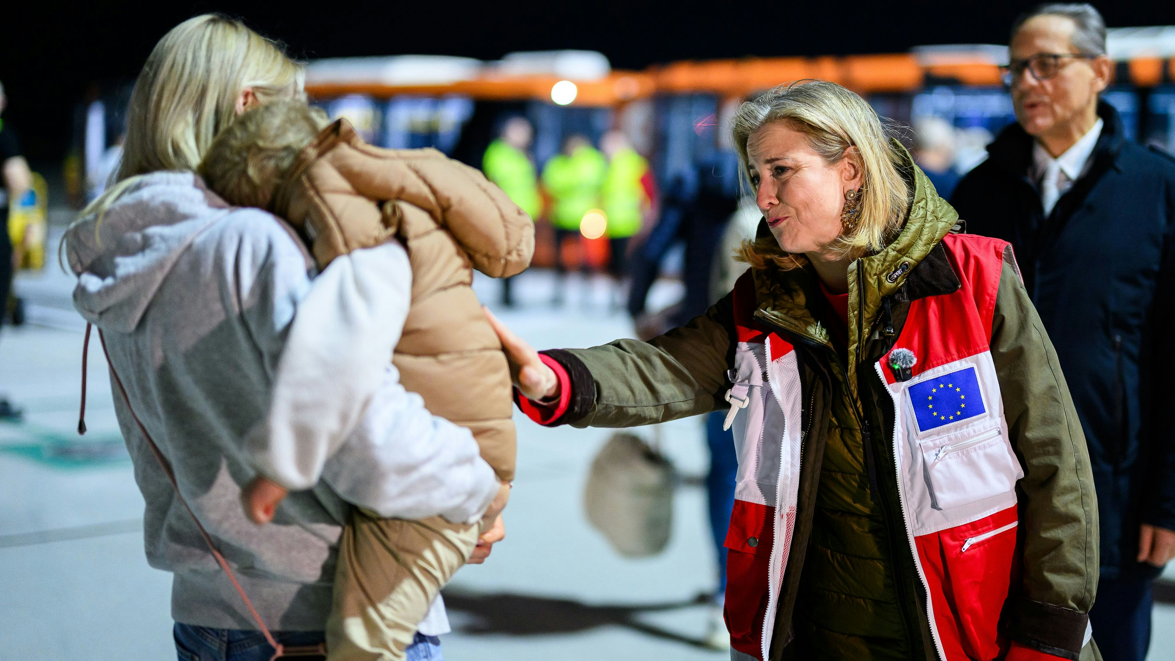 ... schnell ein schlafendes Kind streicheln ...