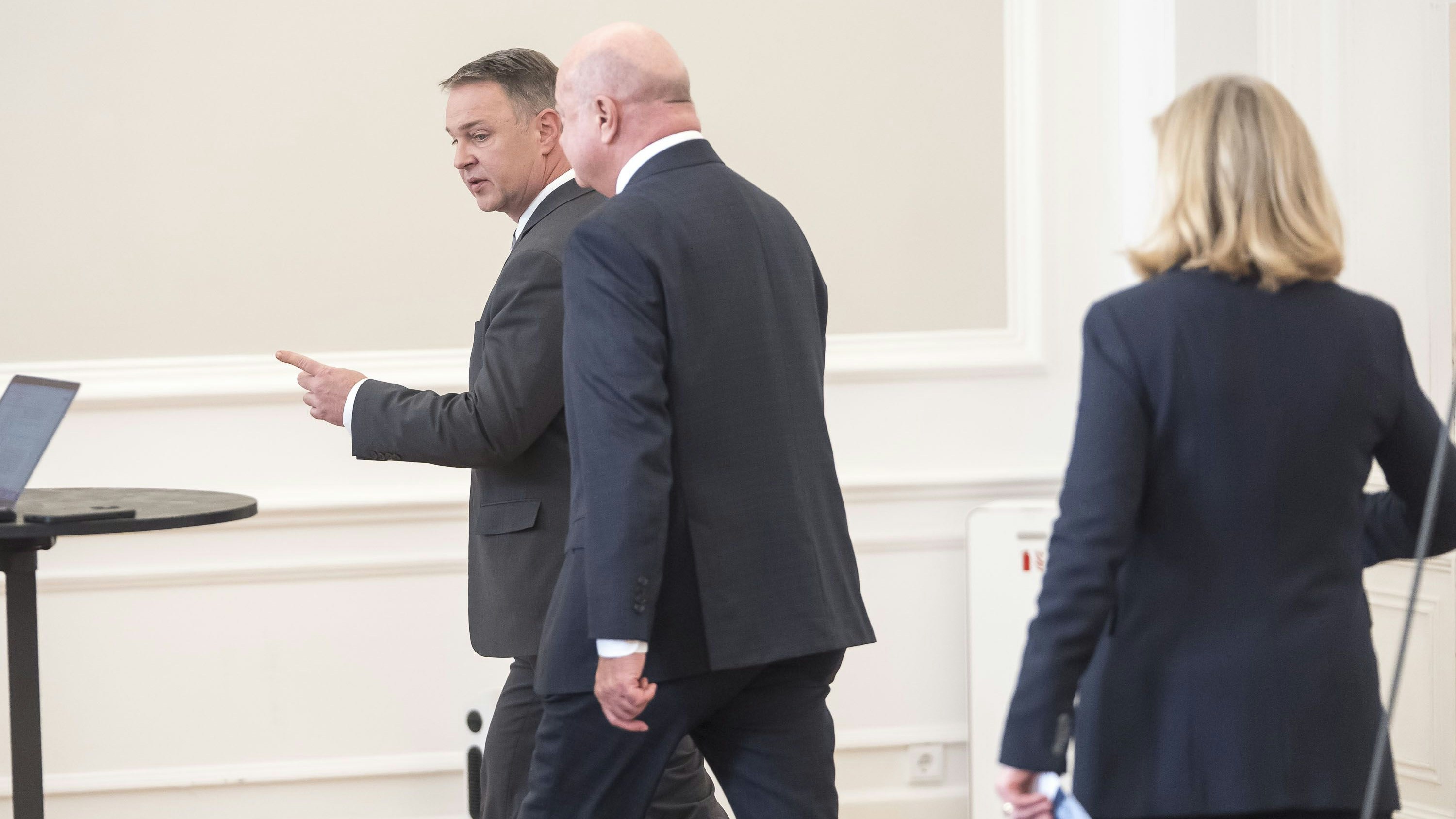 Wenn wir schnell rausrennen, Christian, dann bleibt die Beate über ...