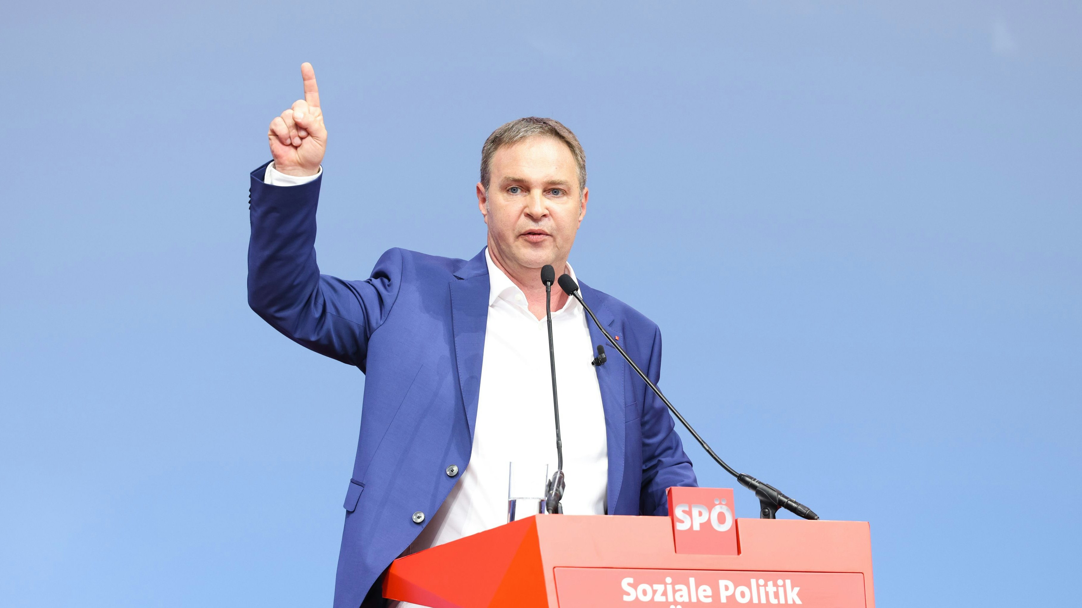 Nur Eines ist sicher: Andreas Babler wird auf Platz 1 landen.