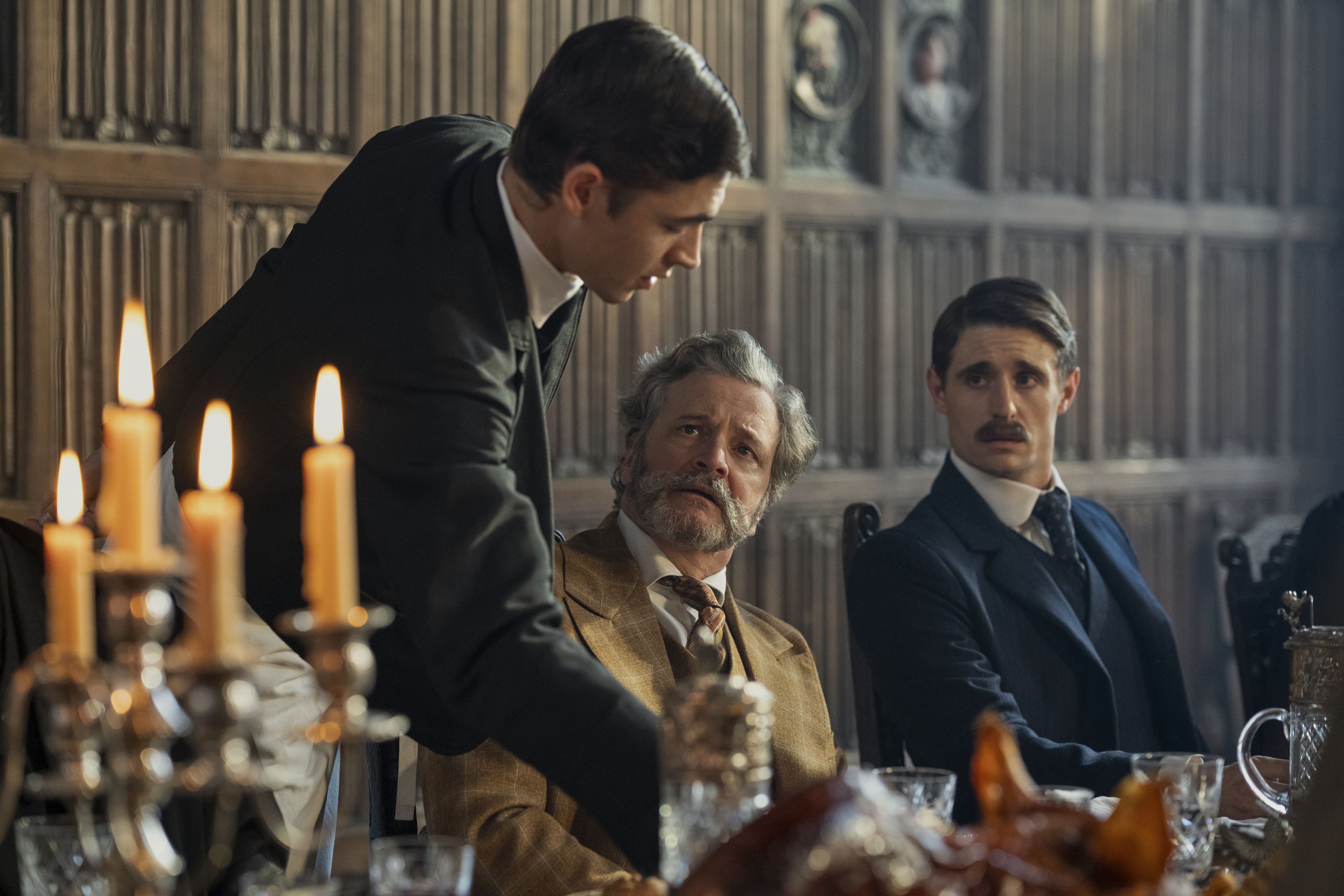 Ragt in jeder Hinsicht heraus: Oscar-Preisträger Colin Firth (Mitte) als Rektor Sir Bucephalus Hodge