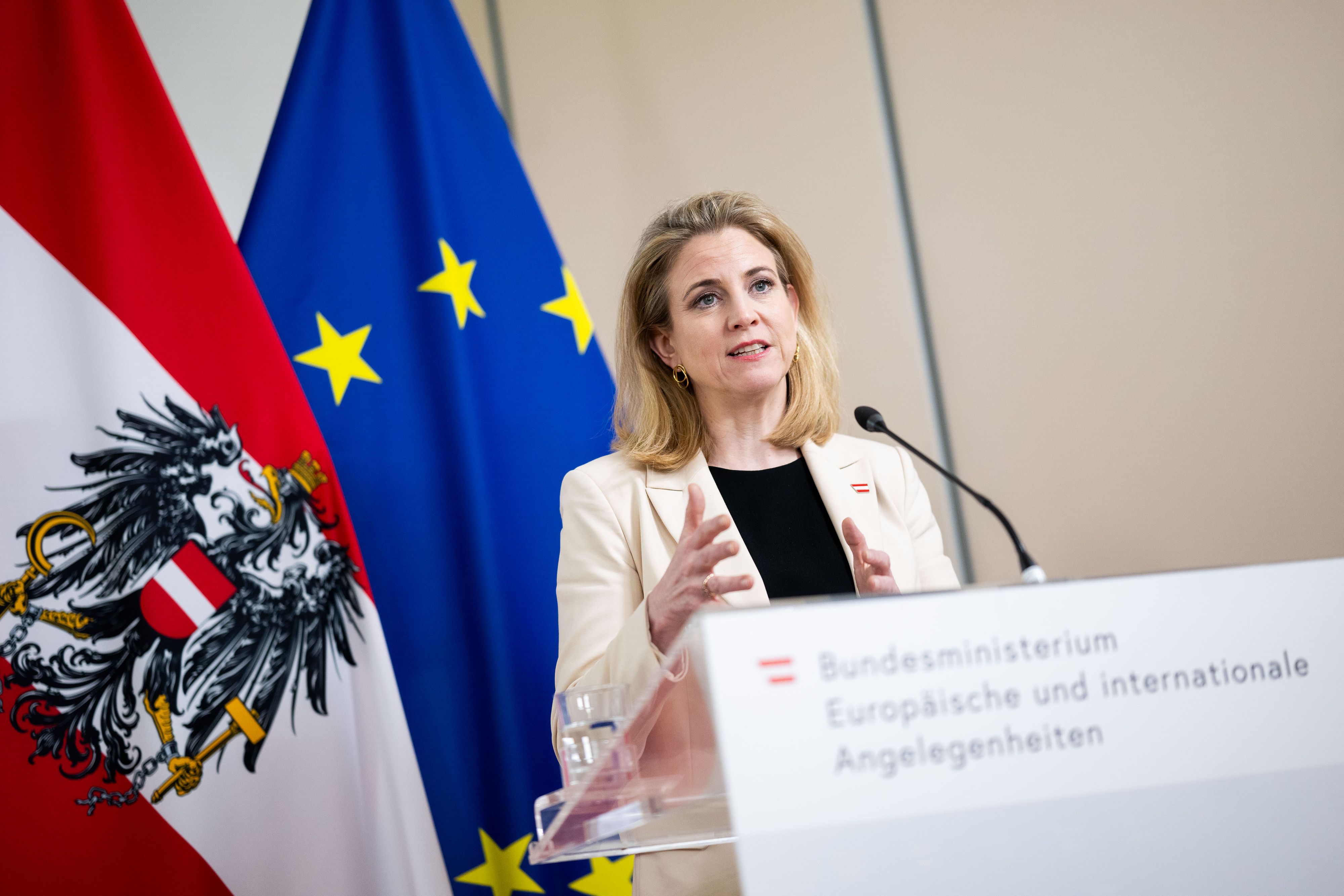 Außenministerin Beate Meinl-Reisinger informierte am Freitag über die aktuelle Lage im Nahen Osten.