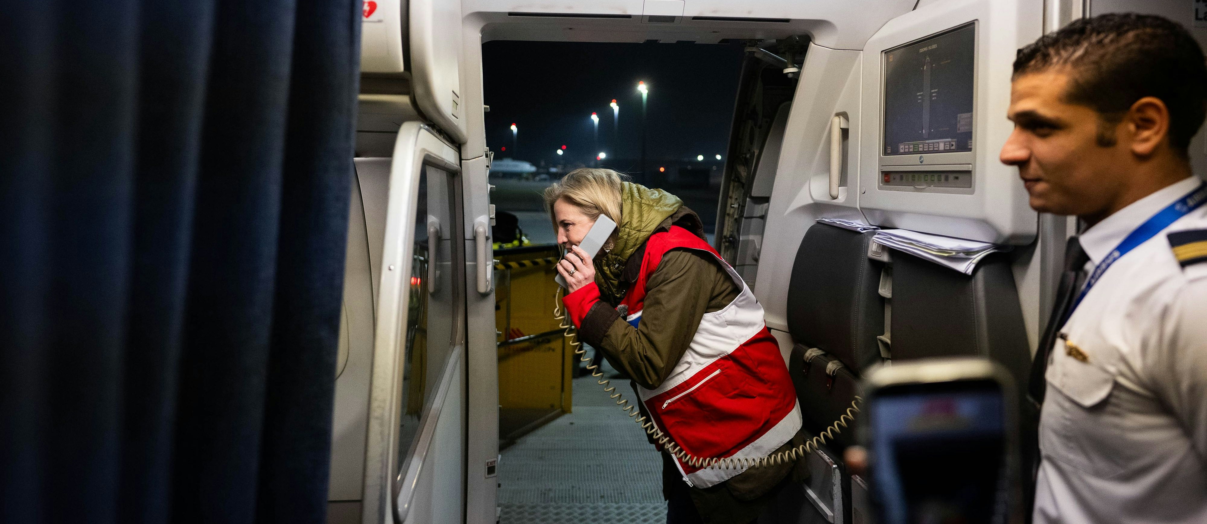 So, schauen wir einmal, welchen Knopf ich in dem Flieger am besten drücke