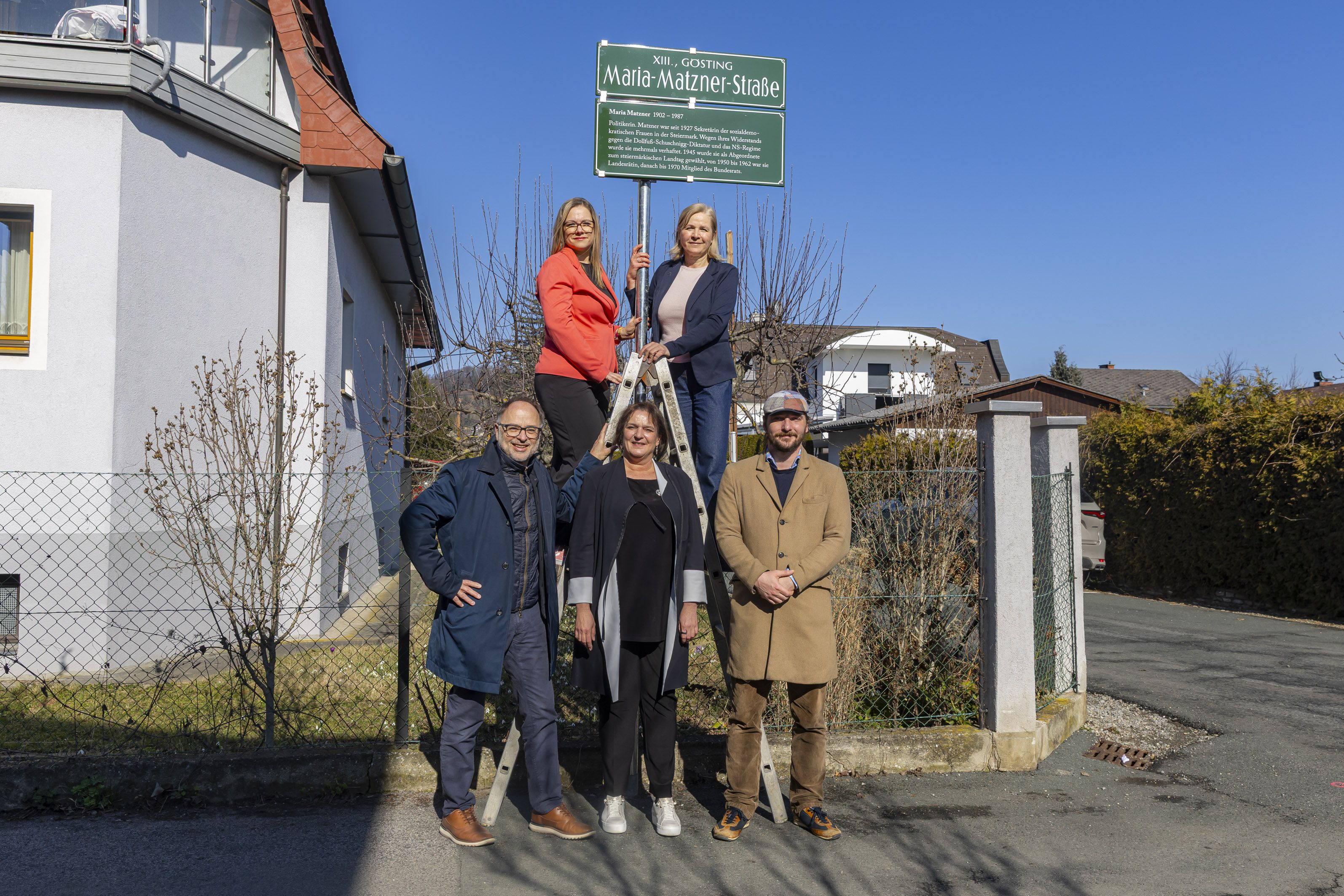 Aus Lueder-Straße wurde Maria Matzner Straße, Enthüllung mit Bizebürgermeisterin Schwendtner