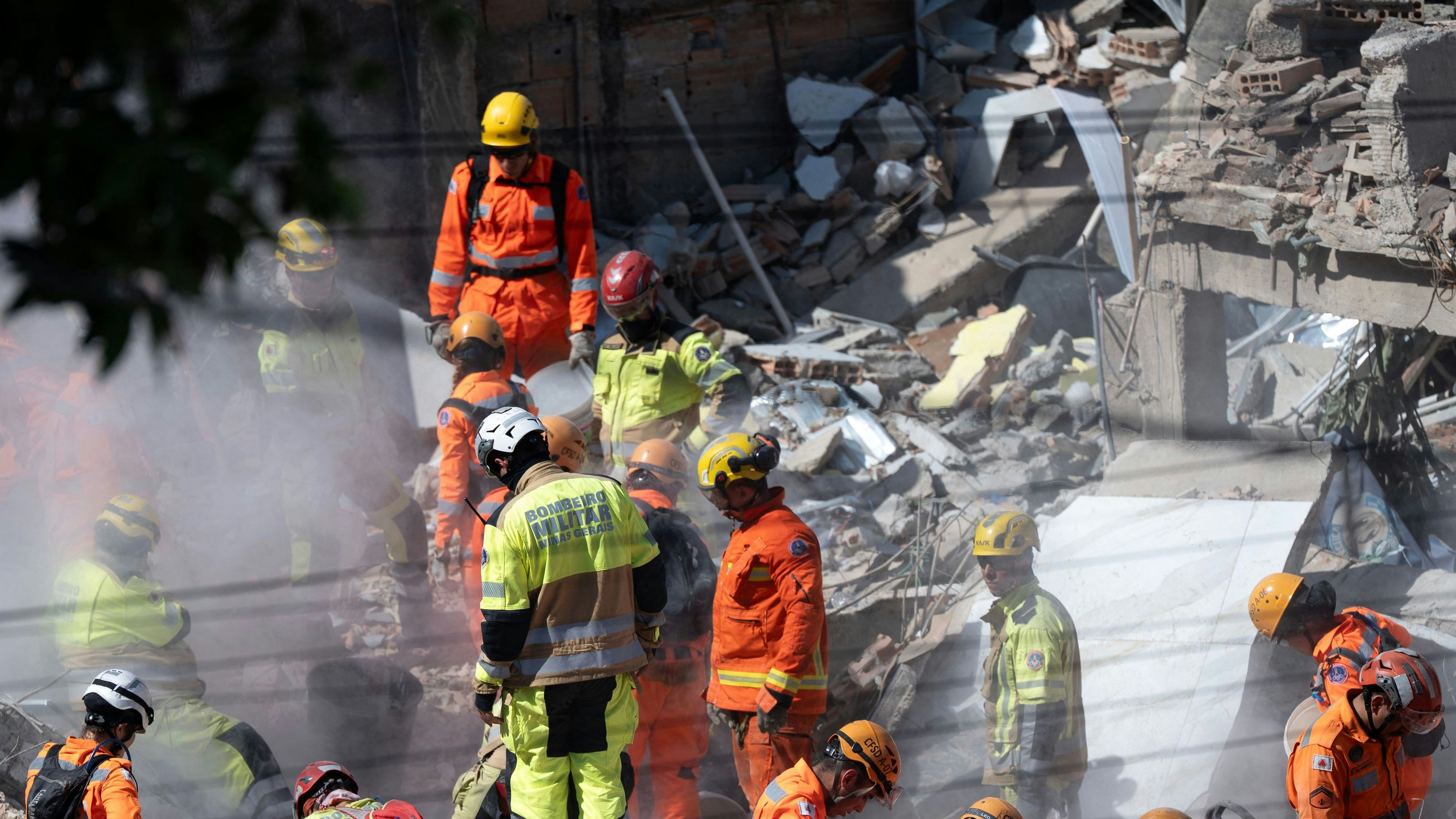Beim Einsturz eines Pflegeheims im brasilianischen Belo Horizonte kamen mehrere Menschen ums Leben. 