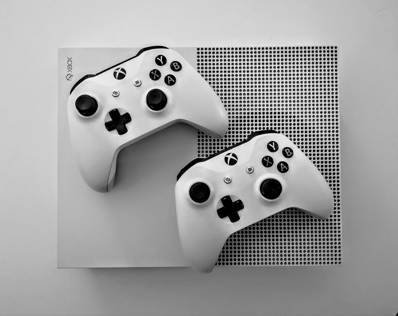 Xbox Spielekonsole mit Gamepad