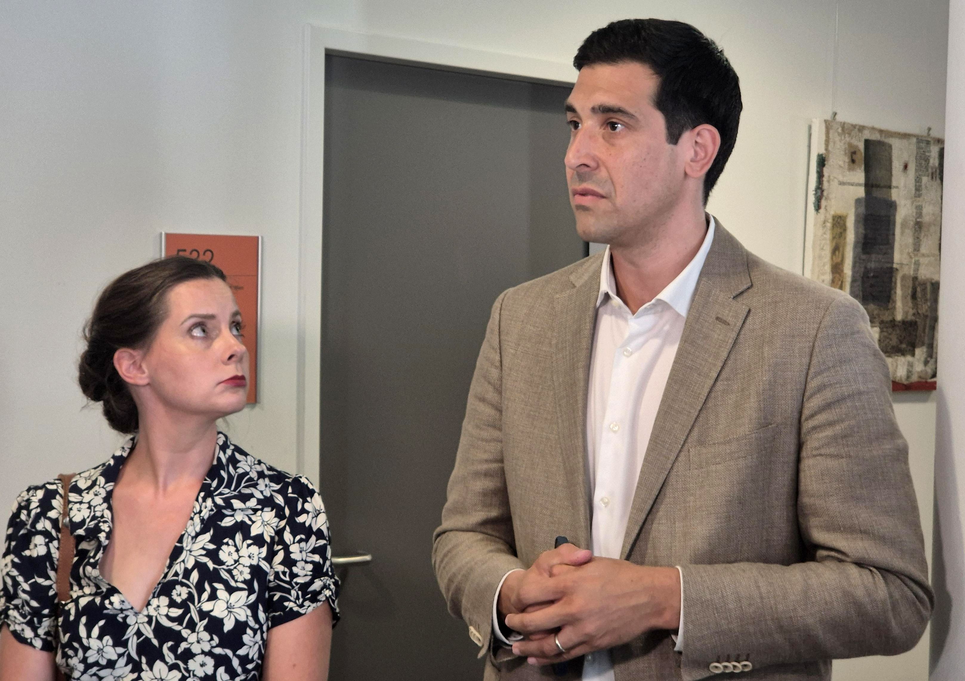 Sebastian Bohrn Mena wehrt sich gegen KI-Bilder von ihm, die von RTV und InfoDirekt in Umlauf gebracht wurden. 