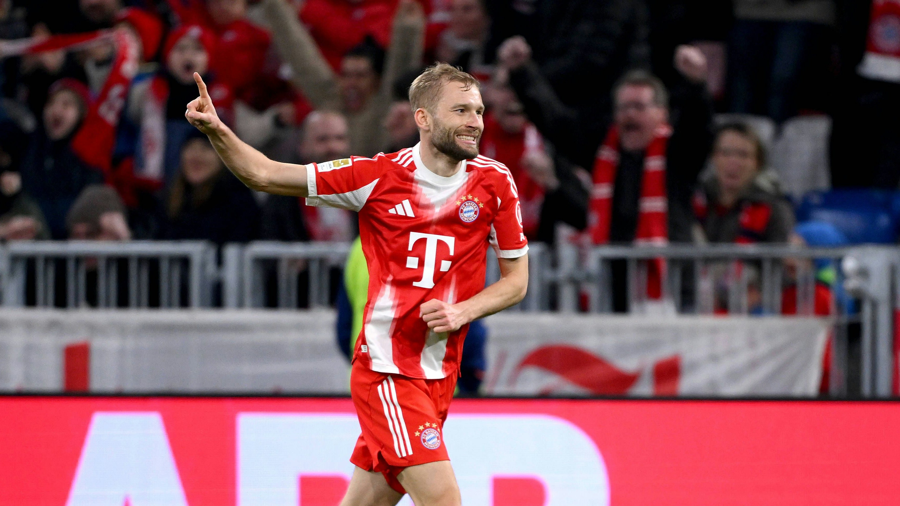 Fussball 1. Bundesliga Saison 2025/2026 25. Spieltag FC Bayern Muenchen - Borussia Moenchengladbach 06.03.2026 Jubel nach dem Tor zum 2 - 0 , Konrad Laimer FC Bayern Muenchen *** Soccer 1 Bundesliga Season 2025 2026 25 Matchday FC Bayern Muenchen Borussia Moenchengladbach 06 03 2026 Cheering after the goal to 2 0 , Konrad Laimer FC Bayern Muenchen