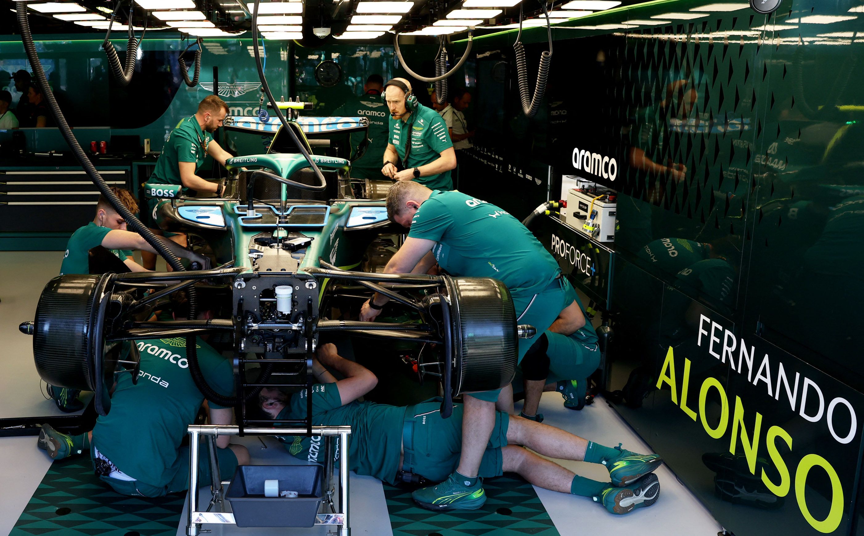 Das Team von Fernando Alonso hatte ordentlich zu tun. 