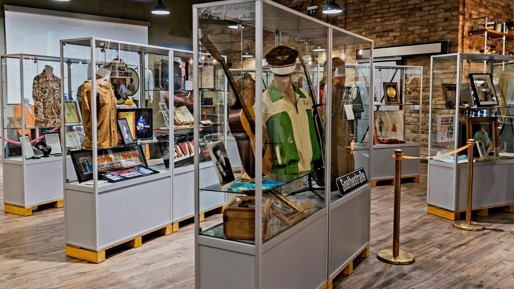 In der Schau sind zahlreiche persönliche Erinnerungsstücke von Evis und Priscilla Presley zu sehen.