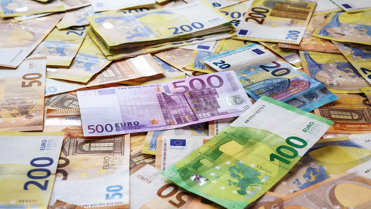 Euro-Banknoten und Bargeld