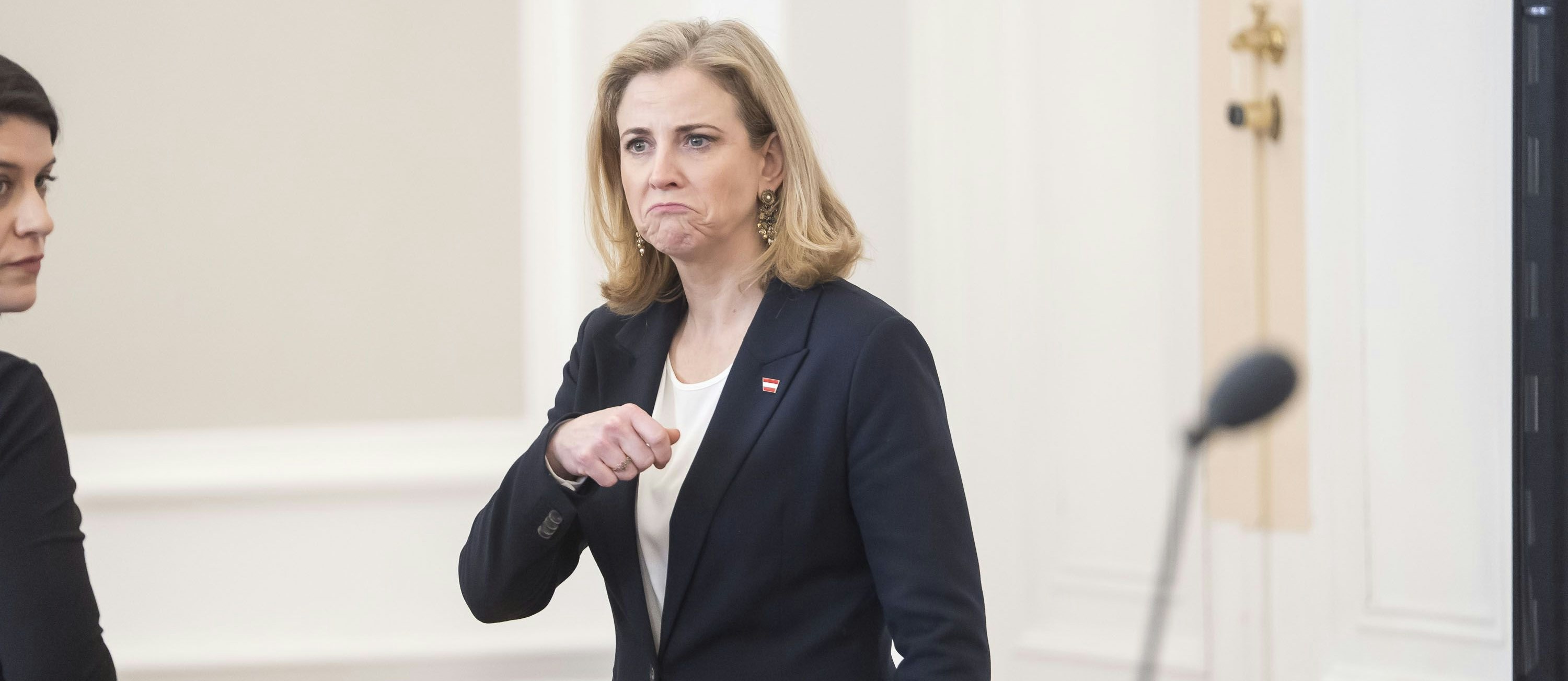 ... die haben mich wirklich allein zurückgelassen, mir kommen gleich ein paar Tränen