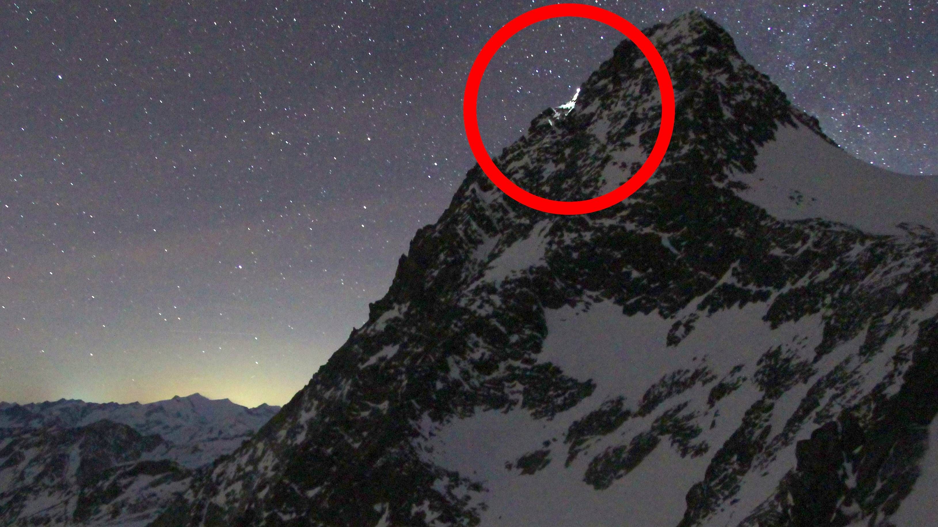 9. Jänner 2025, 21:30 Uhr: Das Paar hing knapp unterhalb des Glocknergipfels fest, die 33-Jährige konnte vor Erschöpfung nicht mehr weiter.