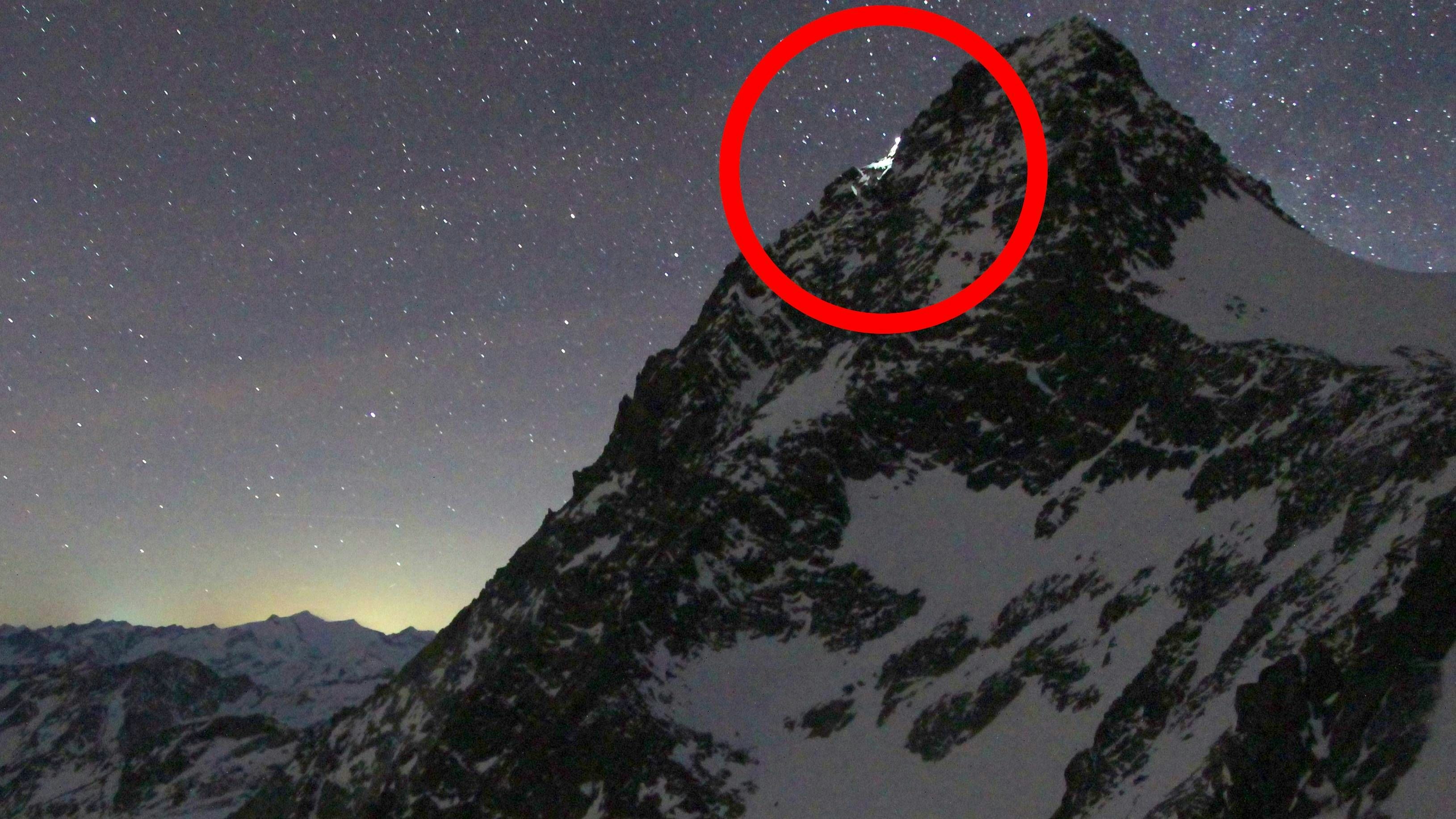 9. Jänner 2025, 21:30 Uhr: Das Paar hing knapp unterhalb des Glocknergipfels fest, die 33-Jährige konnte vor Erschöpfung nicht mehr weiter.