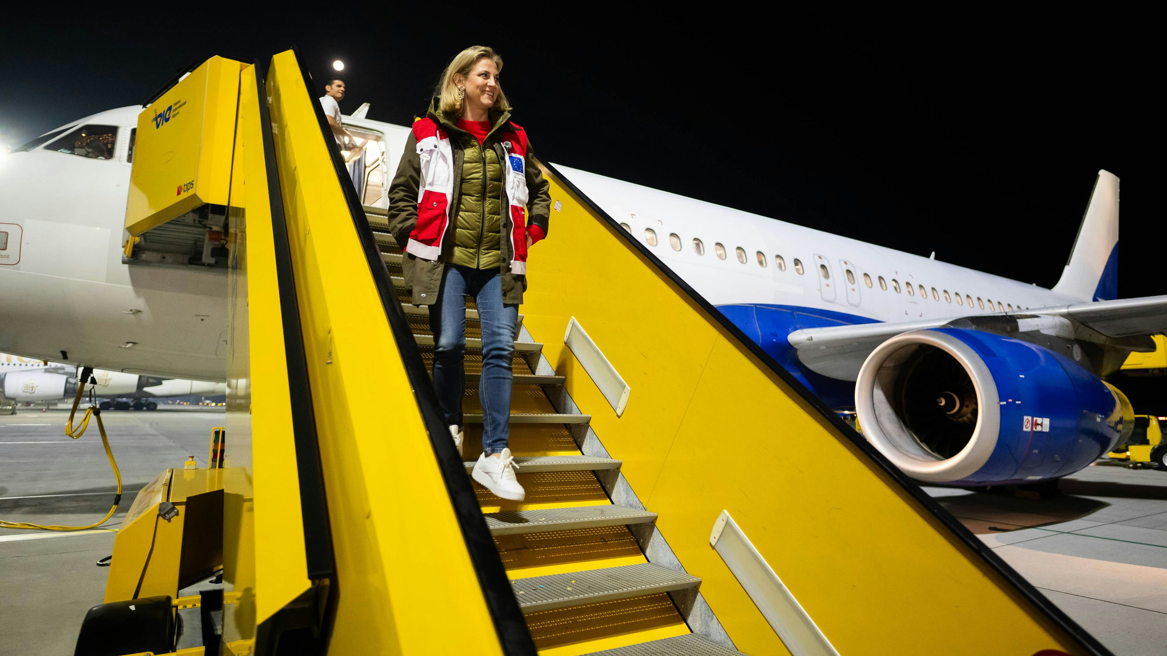 Beate Meinl-Reisinger am Flughafen