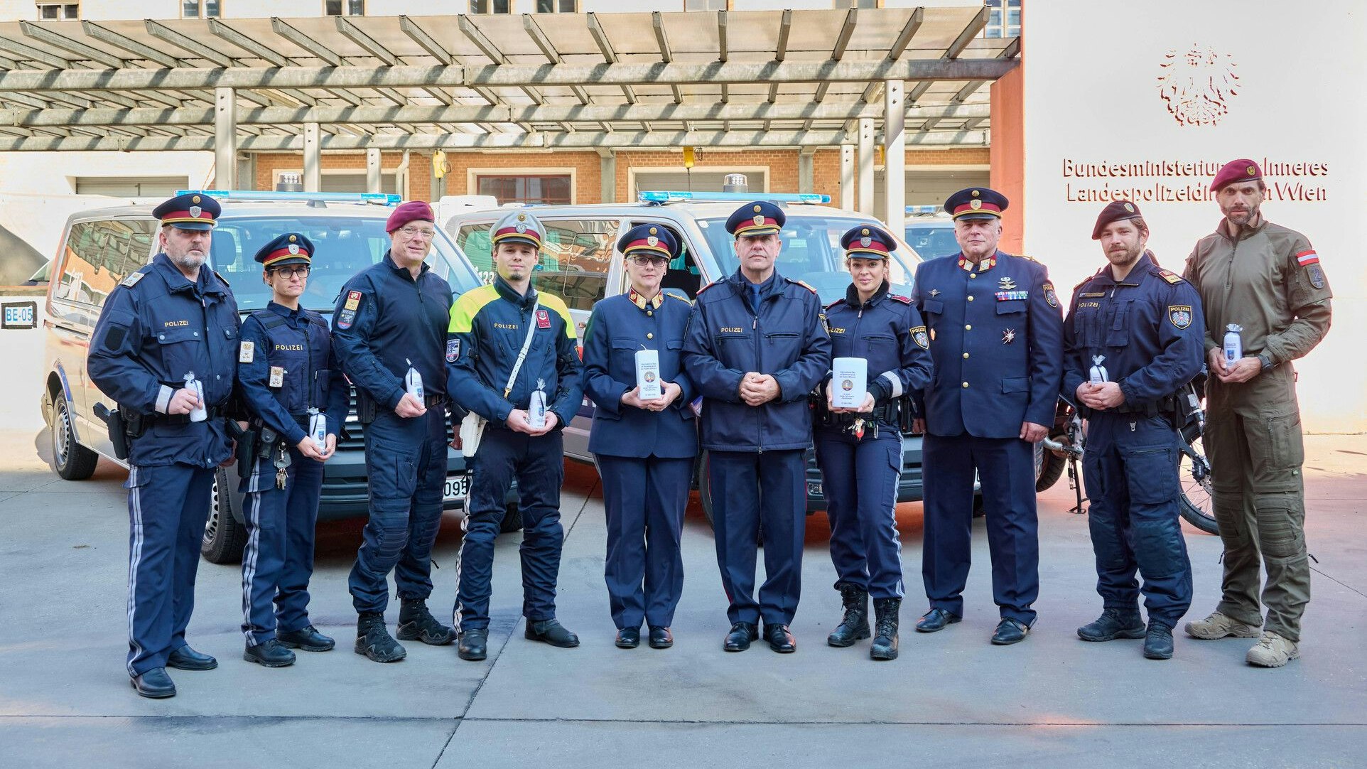 Heute.at - Polizisten gedenken ihrer verstorbenen Kollegen