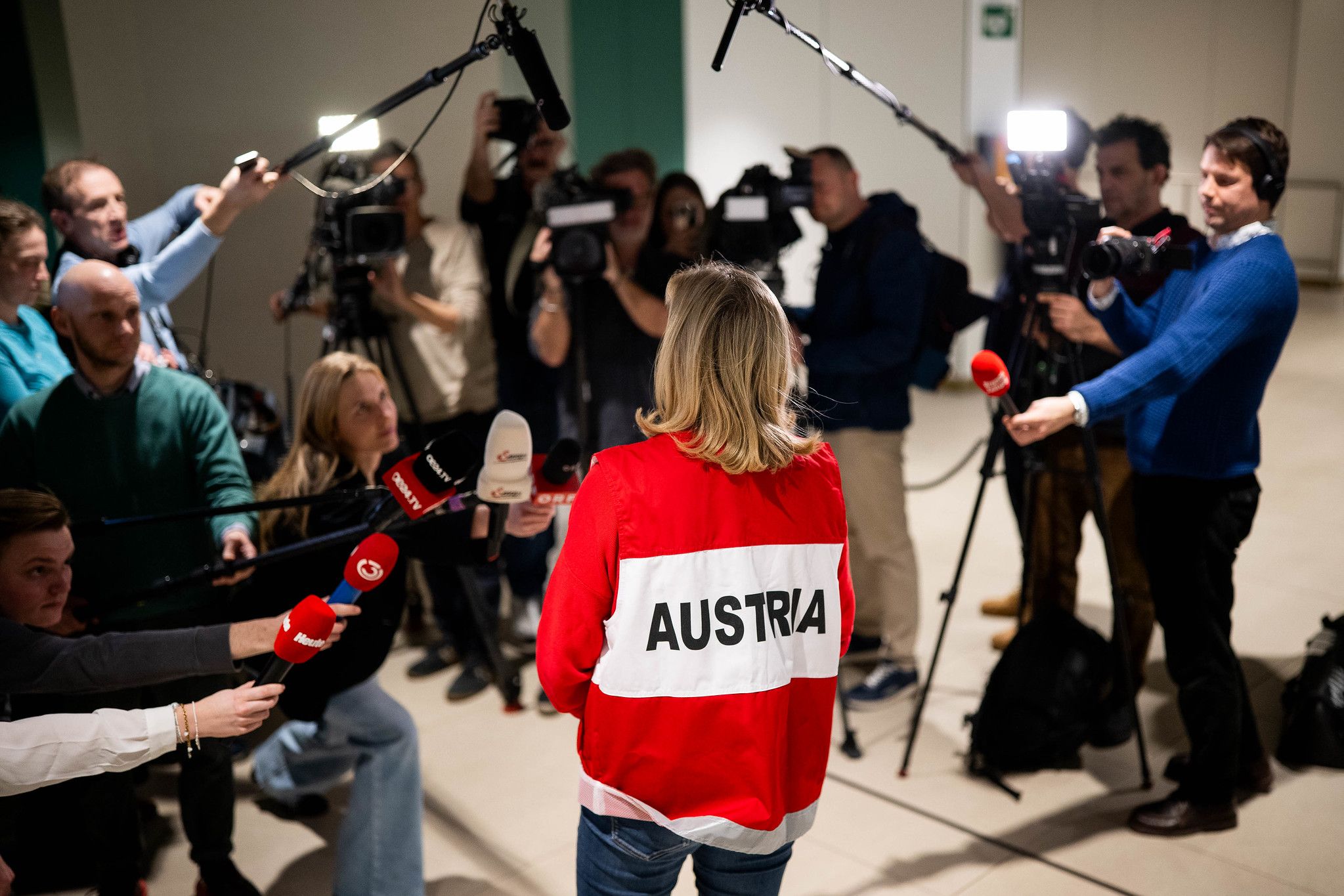 Heute.at - Inszenierte Air-Show – jetzt kommt alles raus