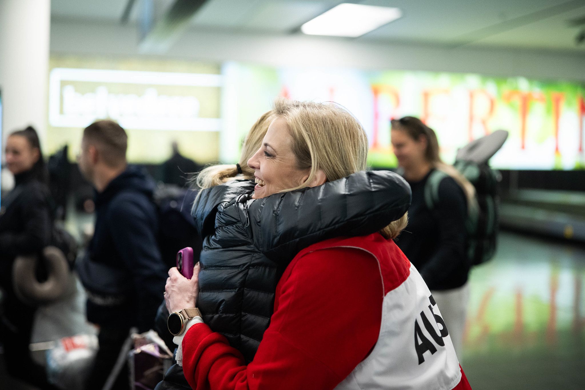 Der Flughafen-Auftritt von Außenministerin Beate Meinl-Reisinger.