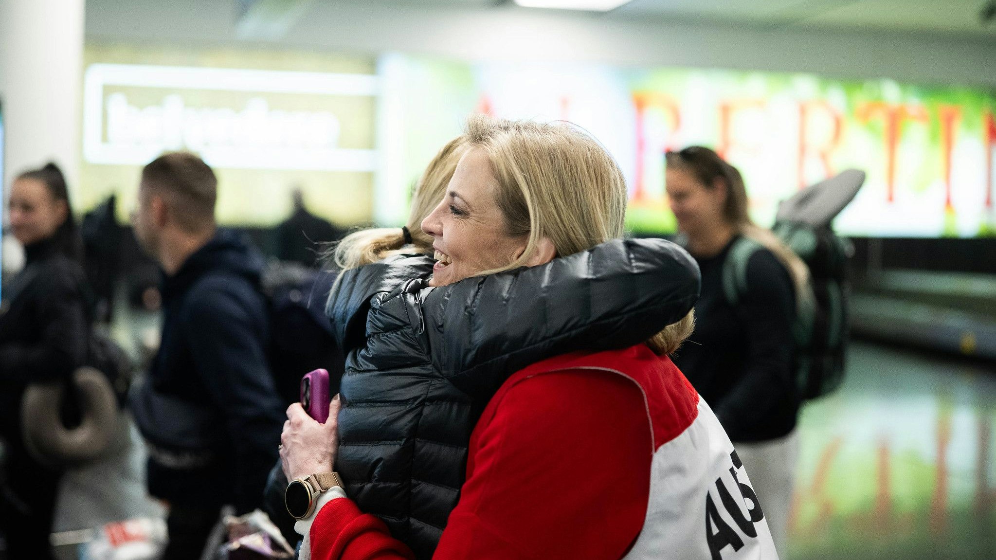 Der Rollfeld-Auftritt von Außenministerin Beate Meinl-Reisinger.