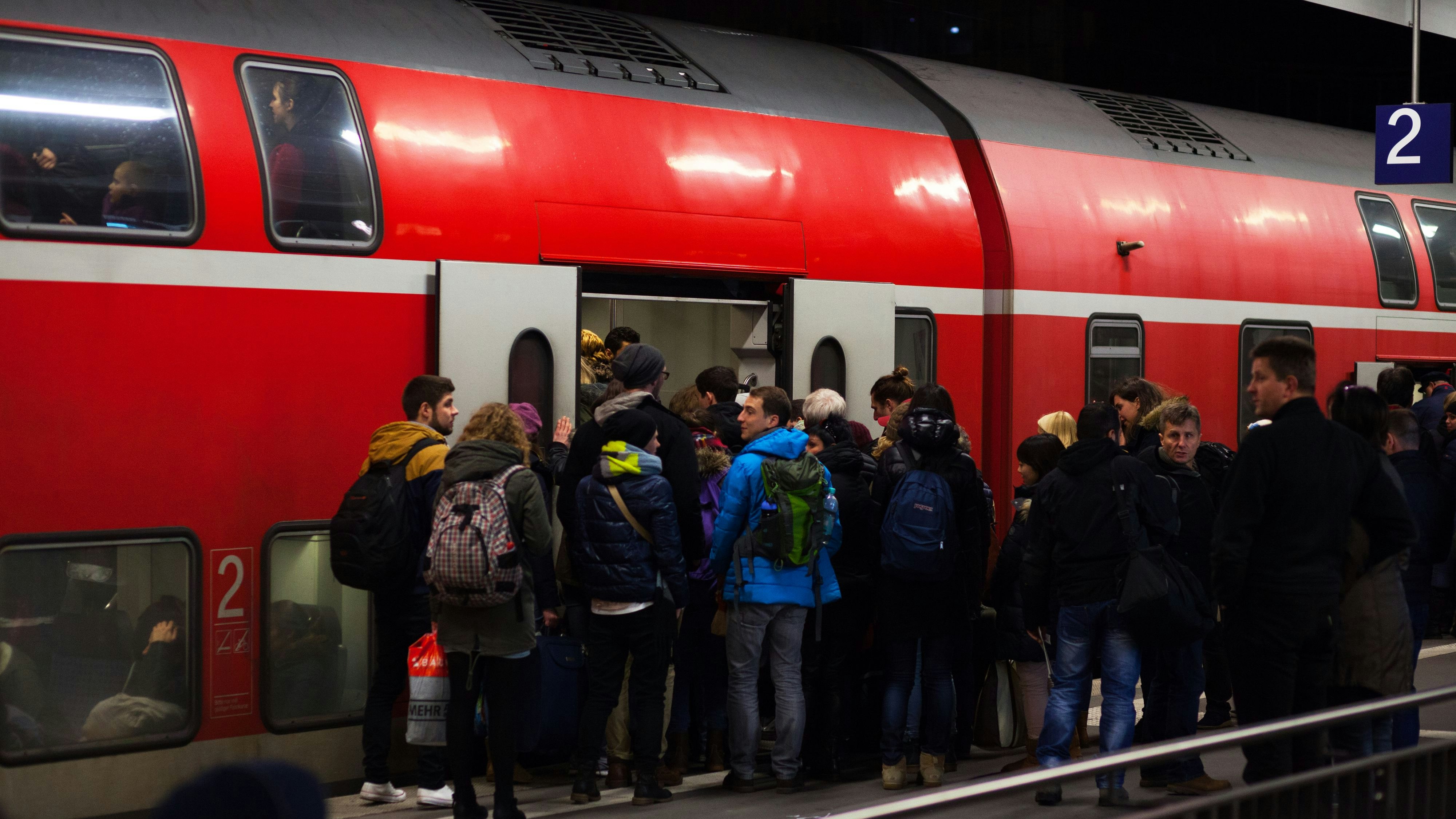 Bahnfahren boomt wieder, seit die Spritpreise angestiegen sind.