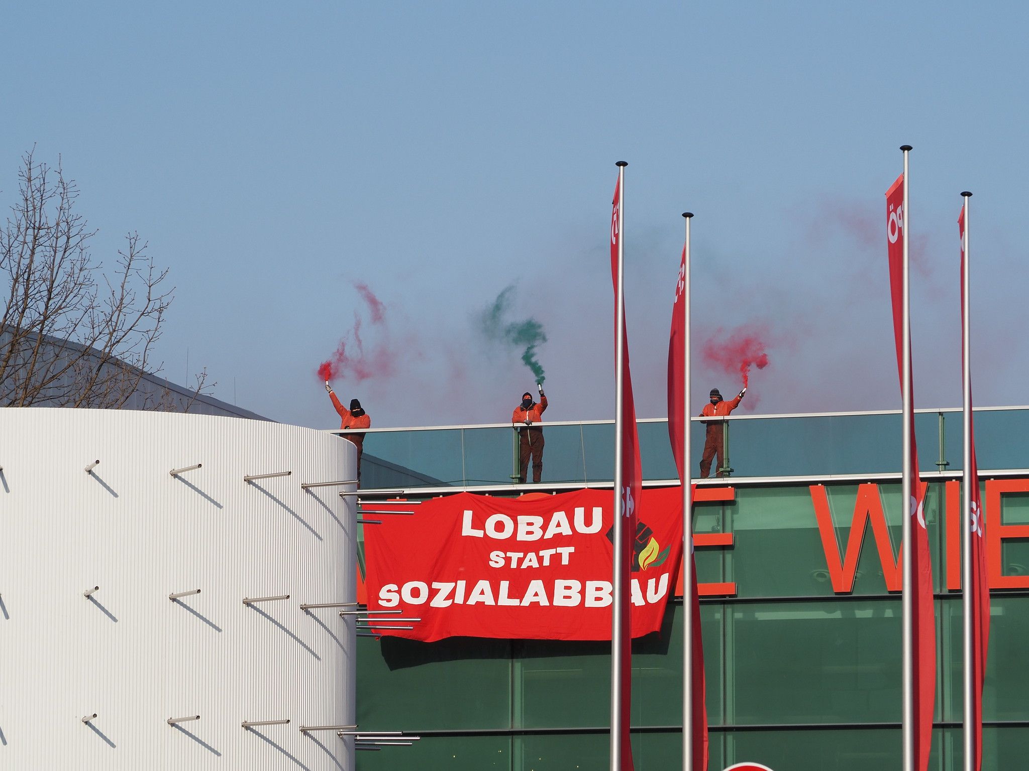 Heute.at - Pyro-Protest am Dach – Zwischenfall bei SPÖ-Parteitag