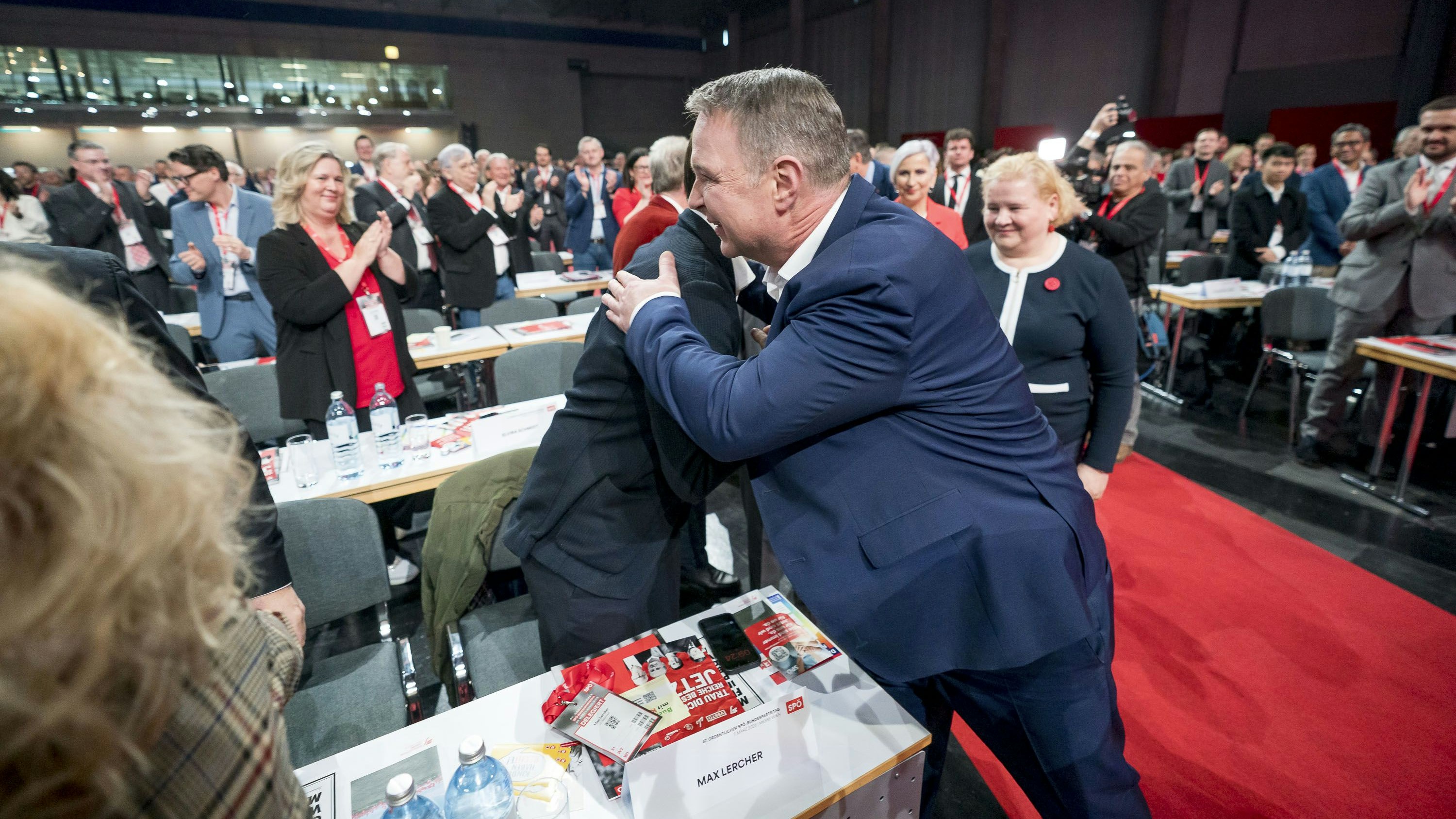 ... von mir aus, aber nur kurz wegen der Kameras ...