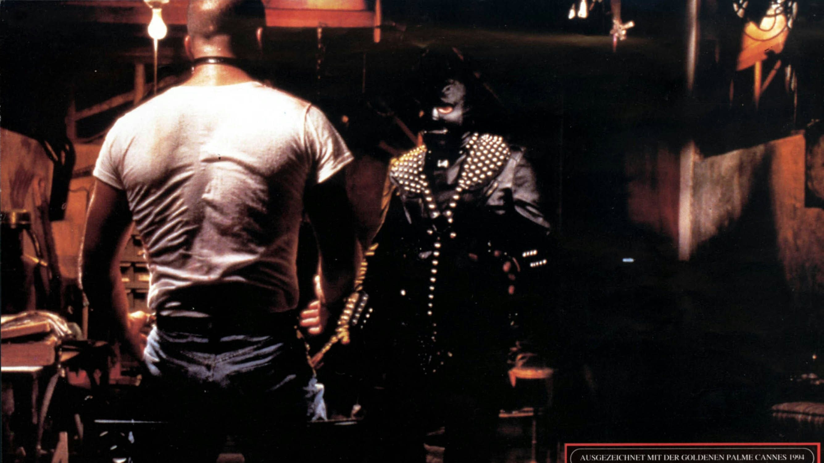 Stephen Hibbert spielte den Sex-Sklaven, auf den Burce Willis (l) trifft.