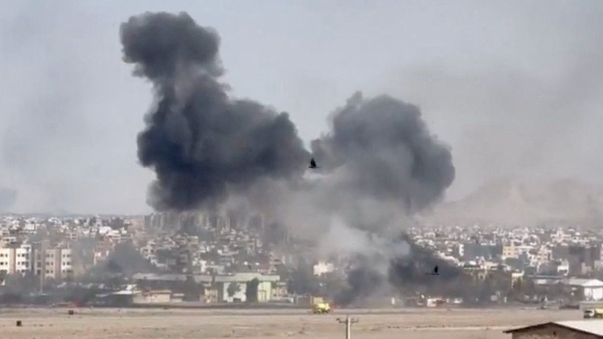 Der Flughafen sei laut Armee "ein Drehkreuz, um die terroristischen Auftragnehmer des Regimes im Nahen Osten zu bewaffnen und zu finanzieren".