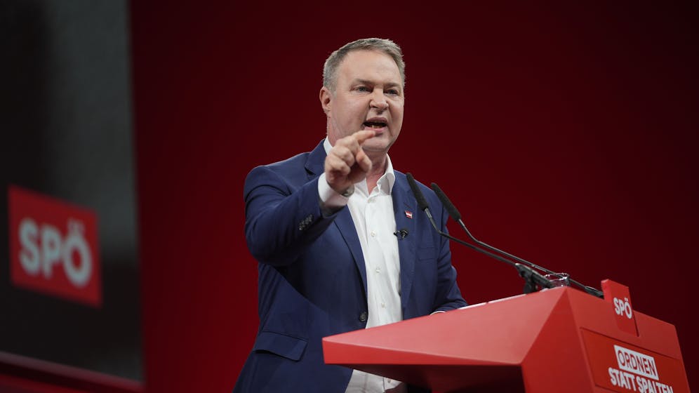 Bài phát biểu của lãnh đạo đảng SPÖ, Andreas Babler, tại hội nghị đảng.