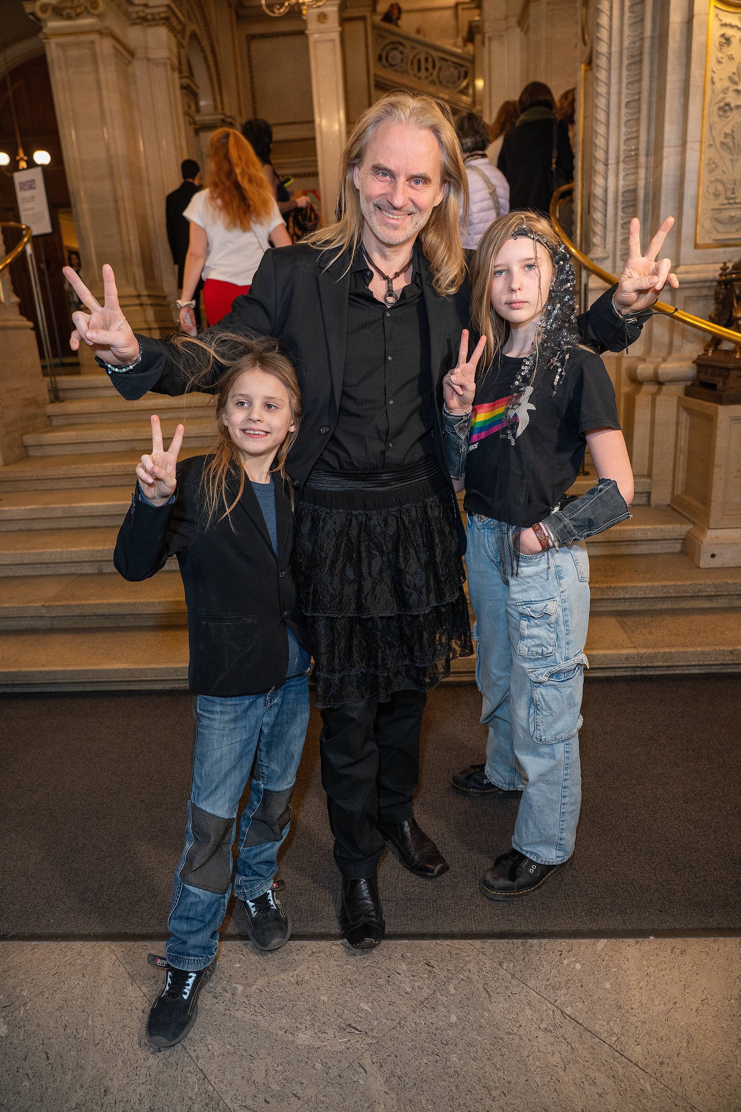 Erich Altenkopf mit seinen Kindern Charlie und Sonny
