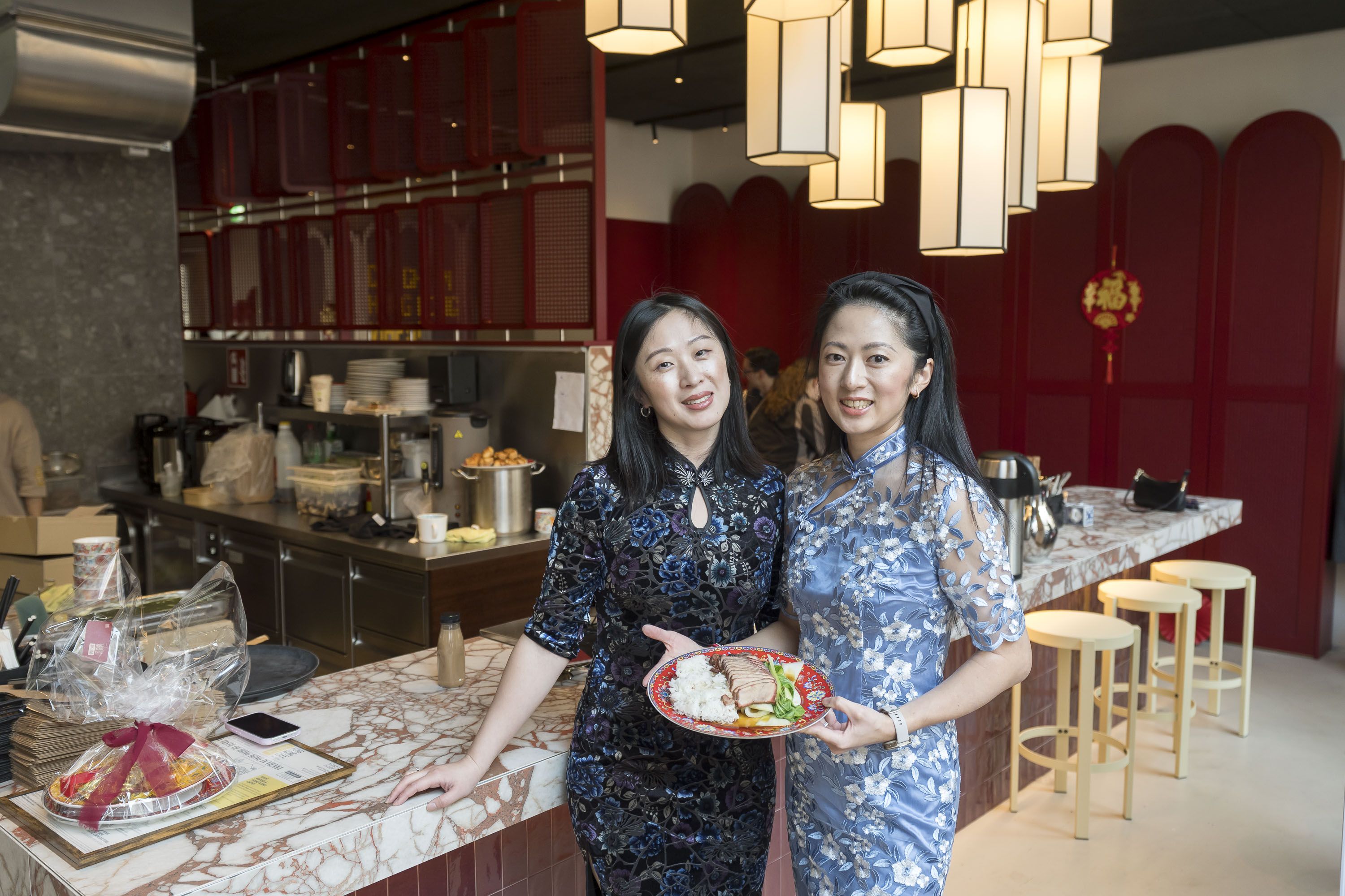 Heute.at - Neues City-Café serviert Curry Fish Balls statt Melange