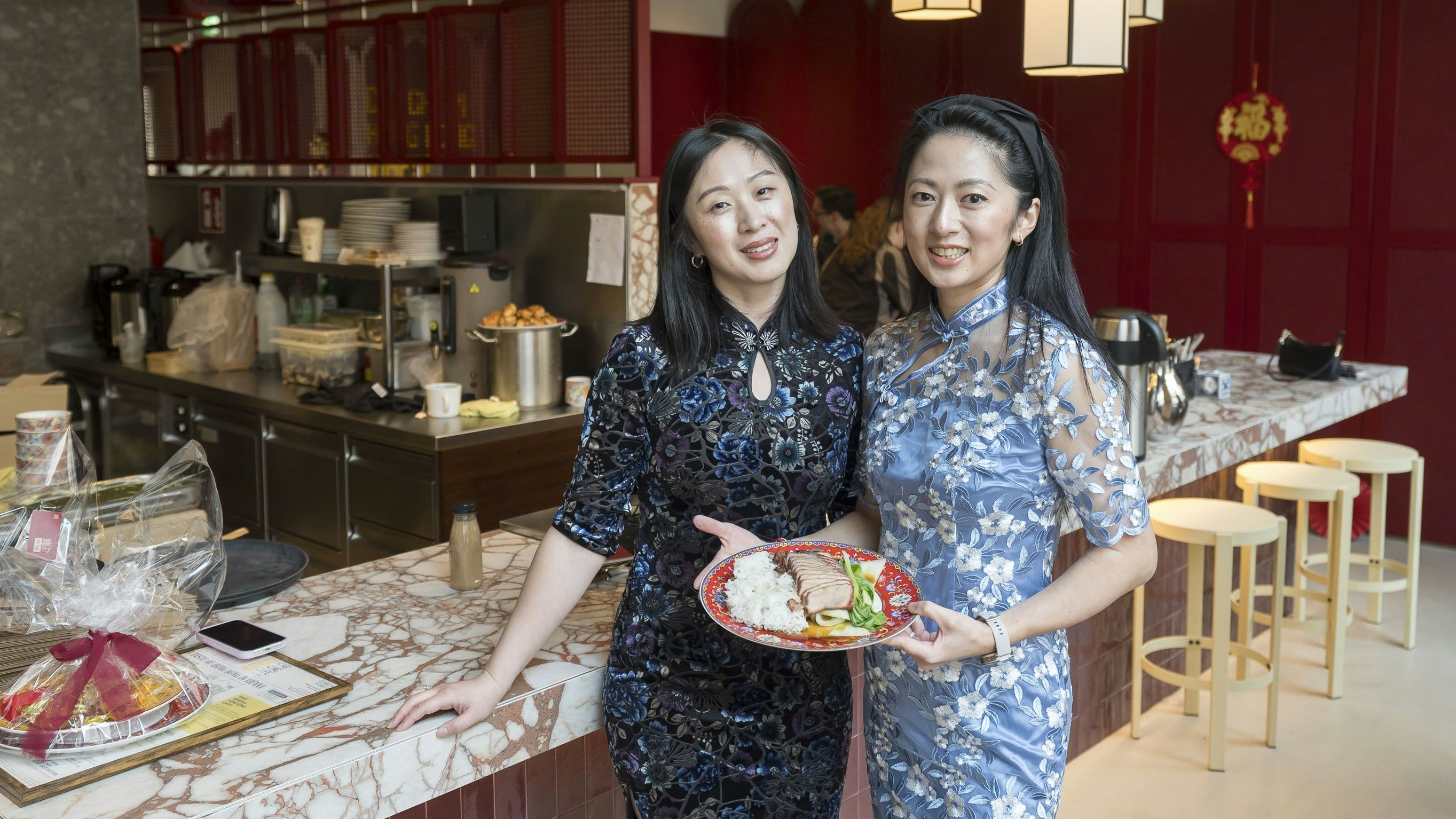 Die Betreiberinnen des neuen Lokals: Yike Liu und Sissi Wu (v.l.)