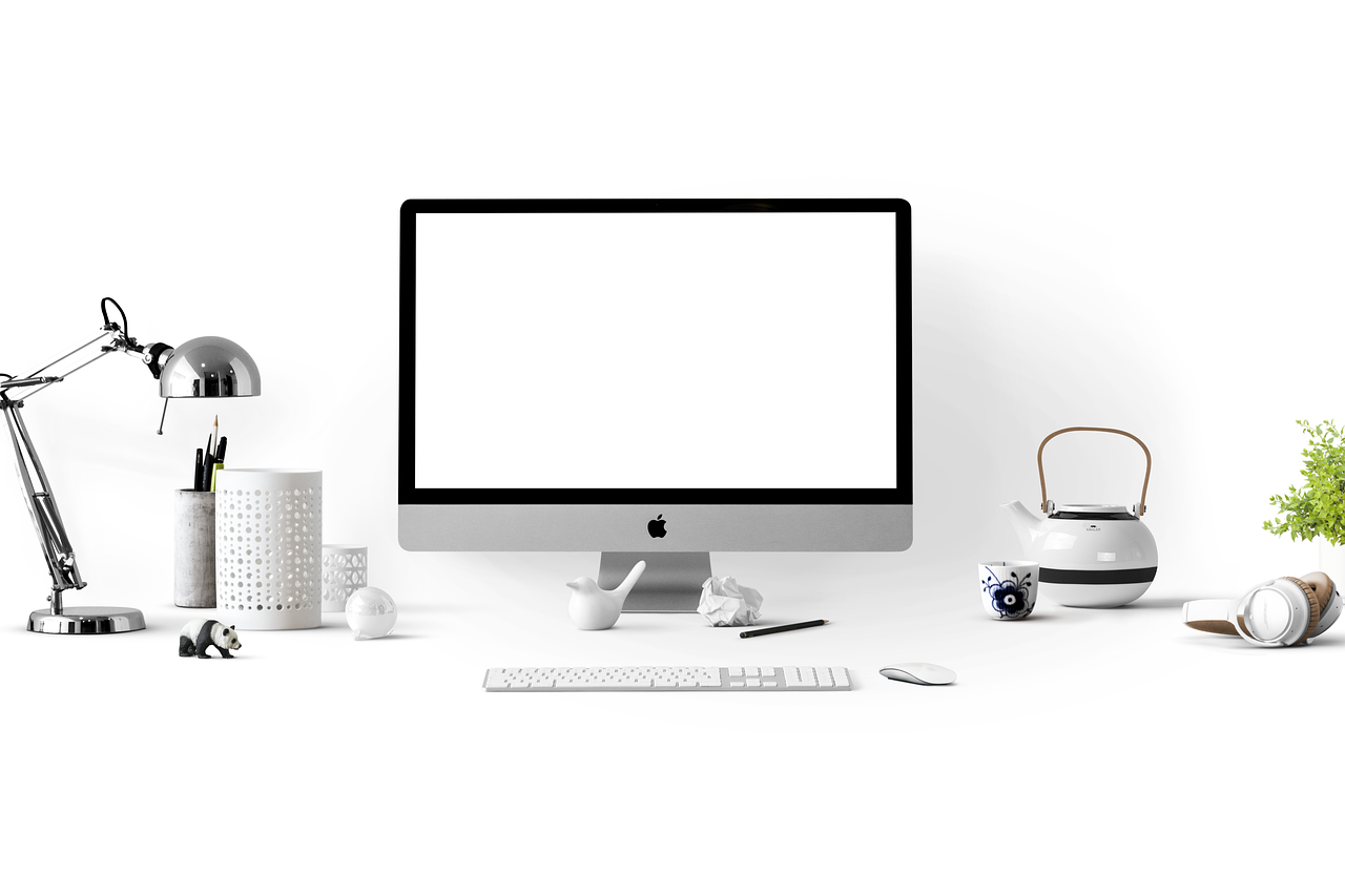 Apple iMac Arbeitsplatz mit Monitor