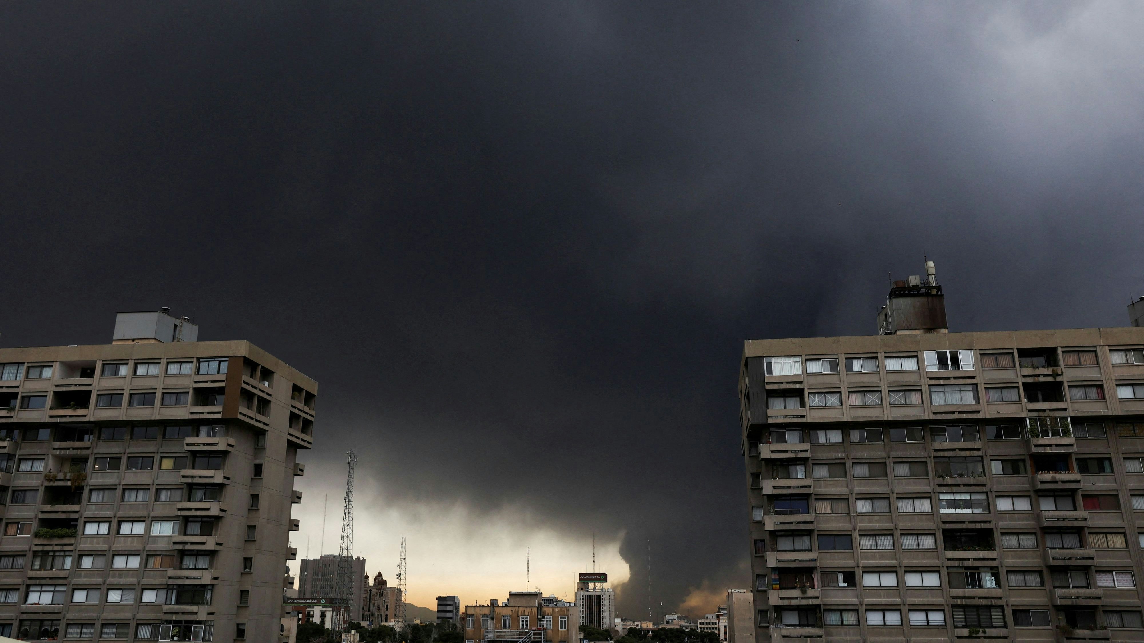 Heute.at - Mega-Dürre, Smog, schwarzer Regen – Teheran am Abgrund