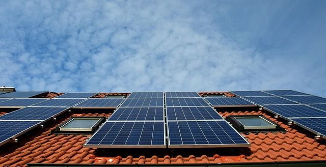 Die Dachanlage mit einer Leistung von 9,12 Kilowattpeak erzielte 2025 einen Solarertrag von rund 9.784 Kilowattstunden.