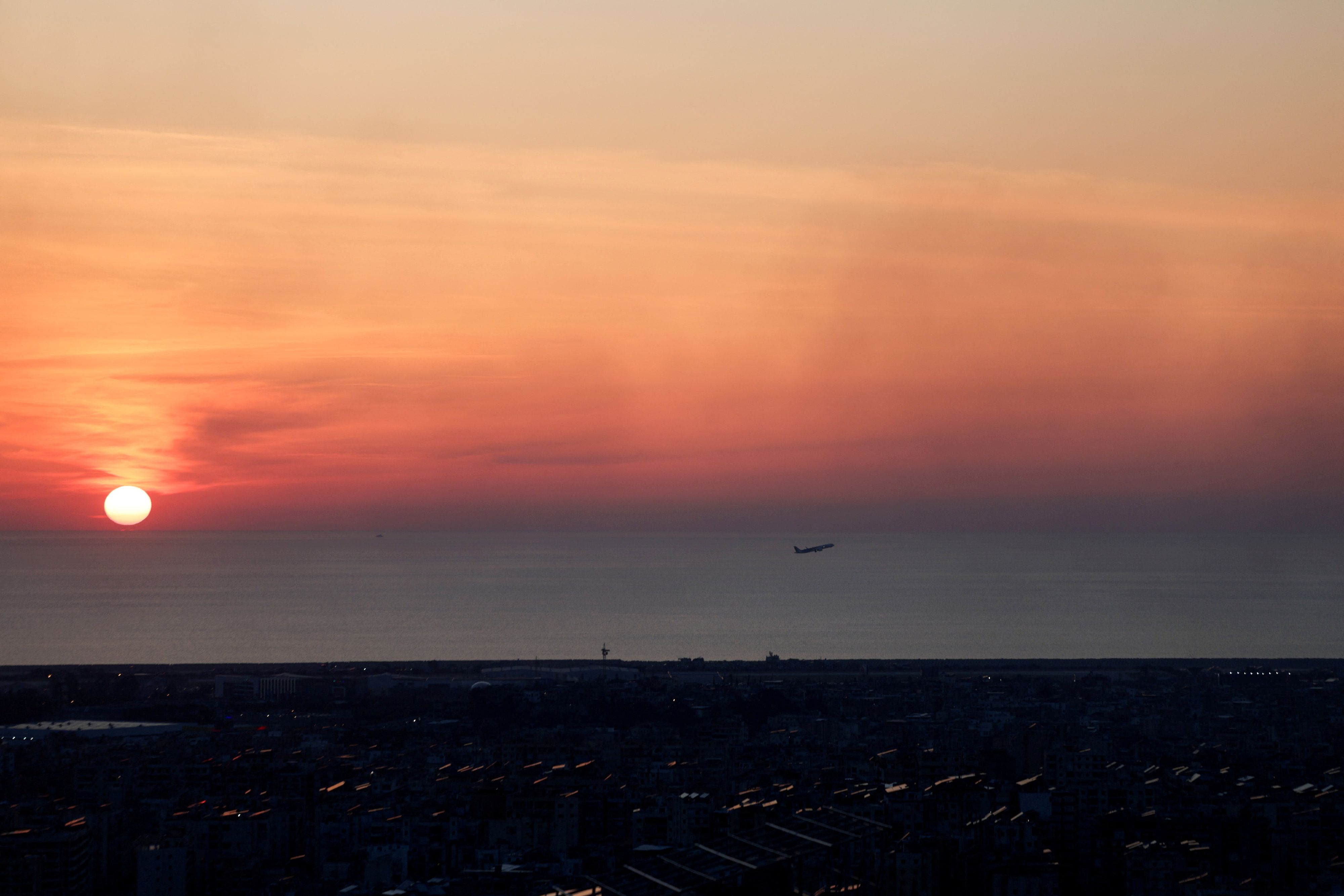 Heute.at - Russischer Jet fliegt 117 Iraner aus dem Libanon aus