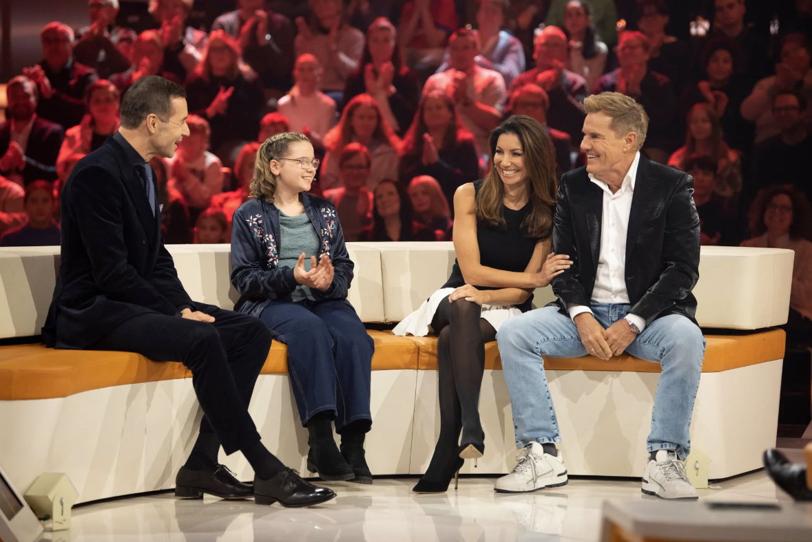 Dieter Bohlen spricht über seine Karriere und Carina. Ameli muss brav mitlauschen.