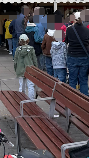 Eissaison Wien: Sonnenschein lockt viele in die Eissalons. Klassiker und neue Sorten sorgen für Andrang und Genuss in der Wiener Innenstadt.