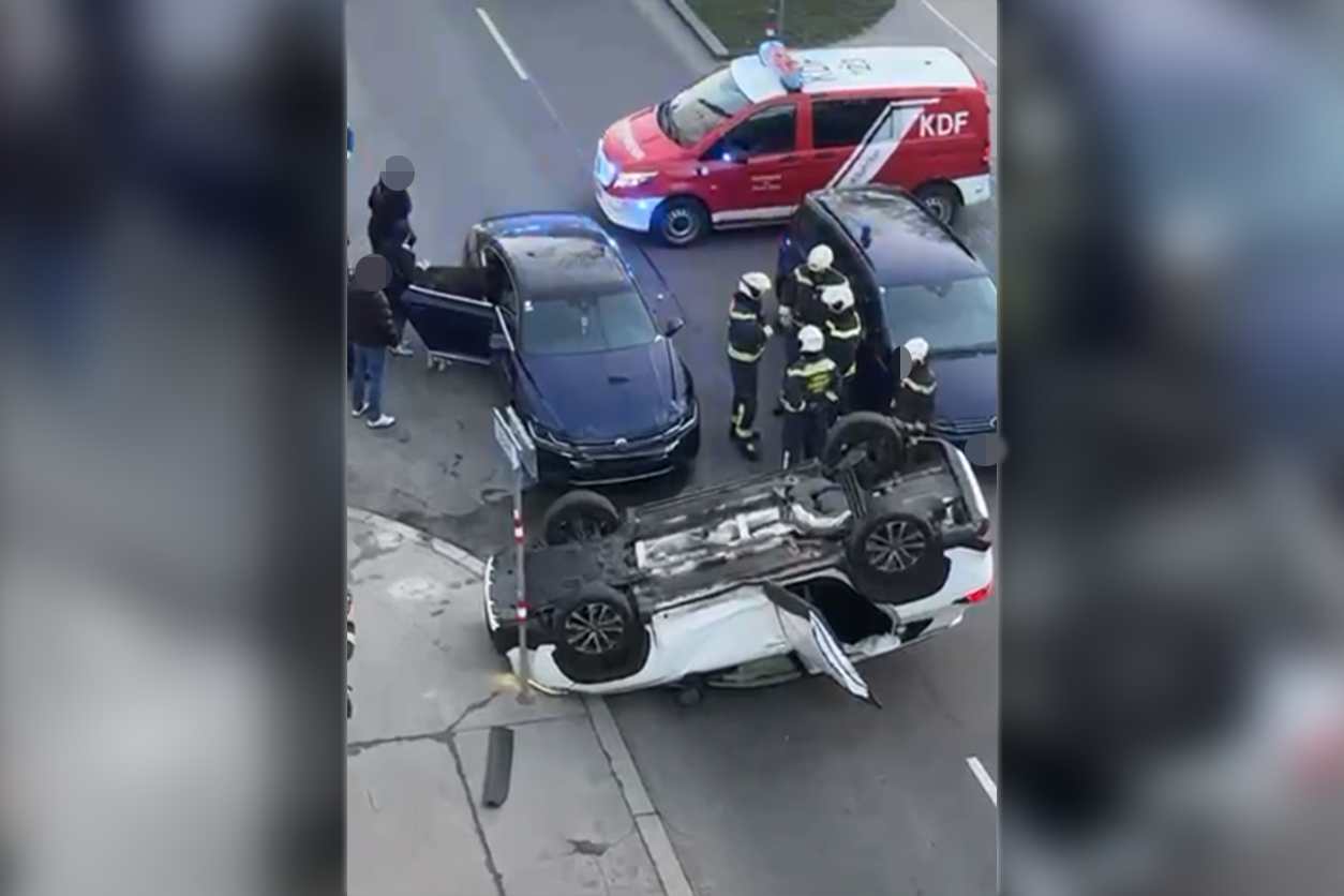 Heute.at - Auto überschlägt sich! Drei Verletzte bei Crash in Wien