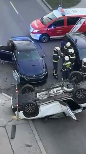 Unfall in Favoriten: Heftiger Auto-Crash in Wien mit drei Verletzten, darunter ein Kind. Rettungseinsatz am Samstag, Ursache noch unklar.