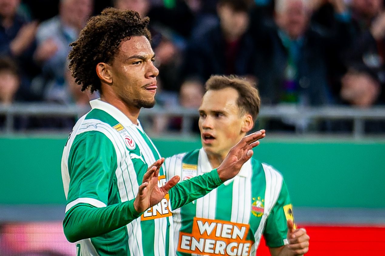 Janis Antiste bekam nach seinem Treffer feuchte Augen.