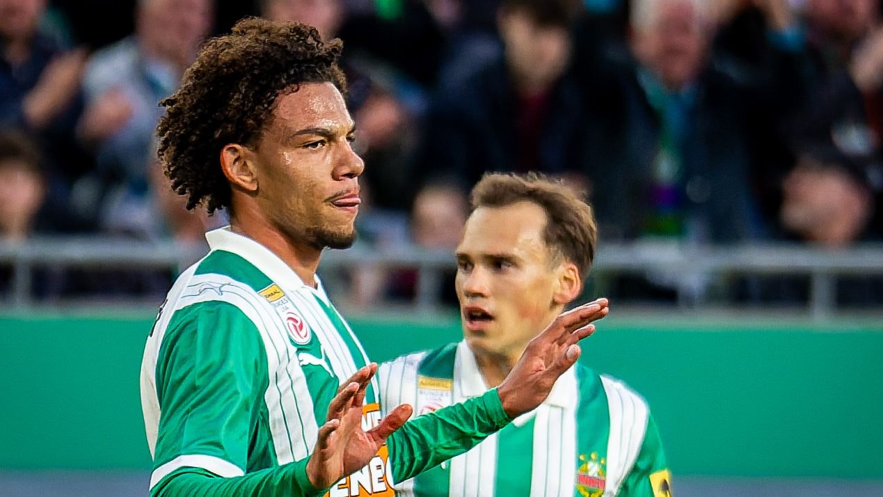 Janis Antiste bekam nach seinem Treffer feuchte Augen.