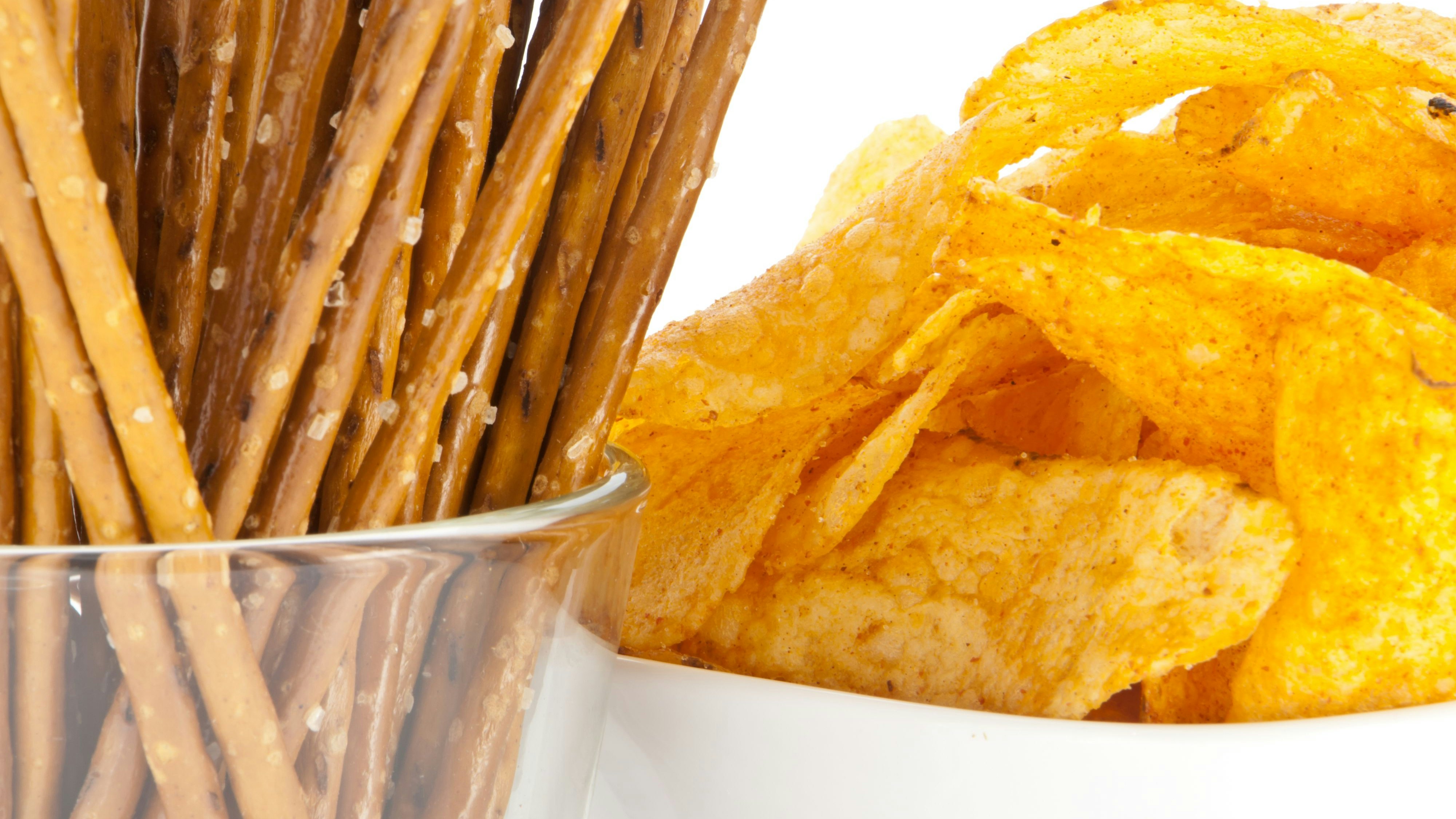 Wer bewusst knabbern möchte, kann zu Vollkorn-Salzstangen greifen.