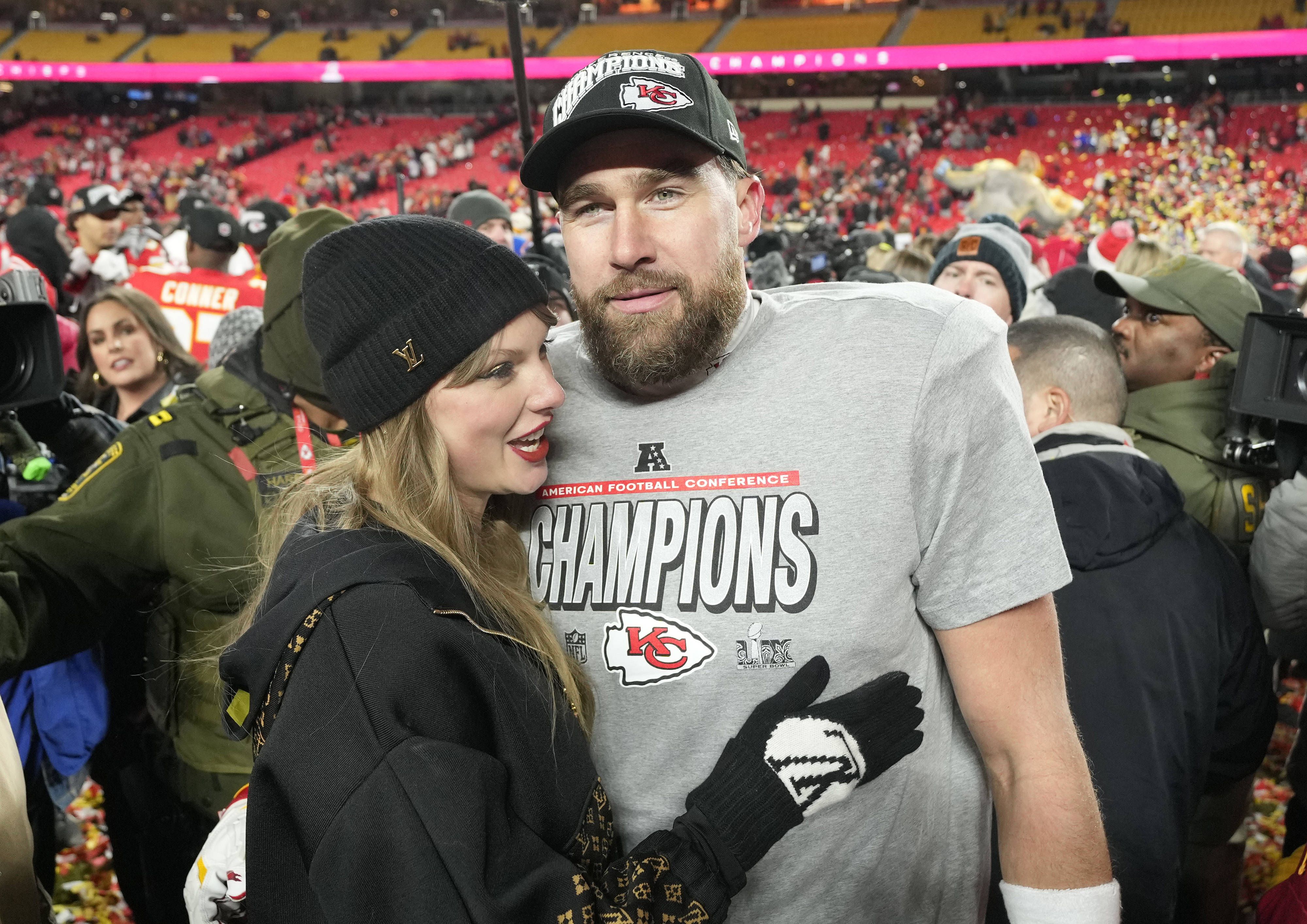 Travis Kelce im Vorjahr mit Popstar Taylor Swift