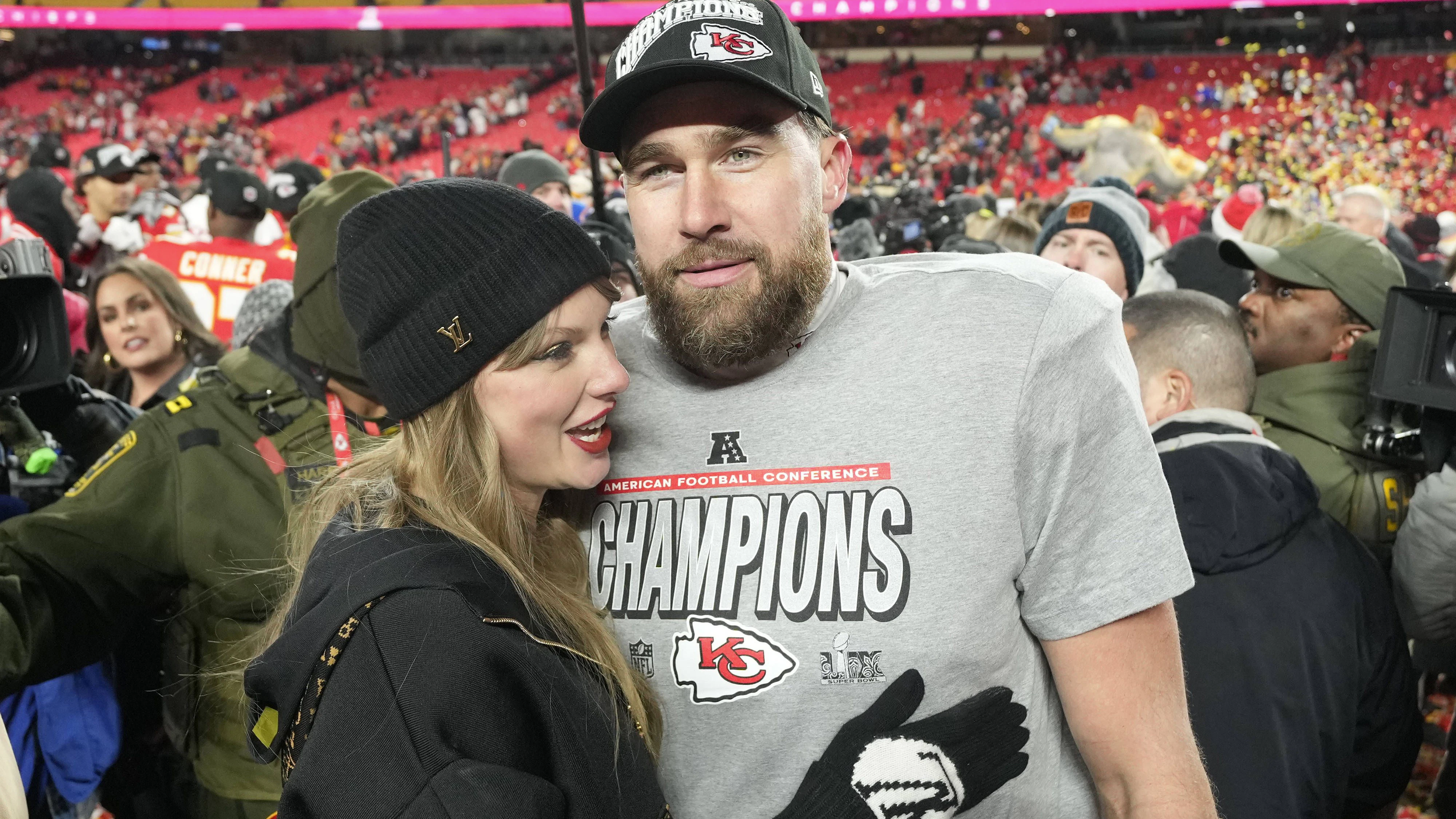 Travis Kelce im Vorjahr mit Popstar Taylor Swift